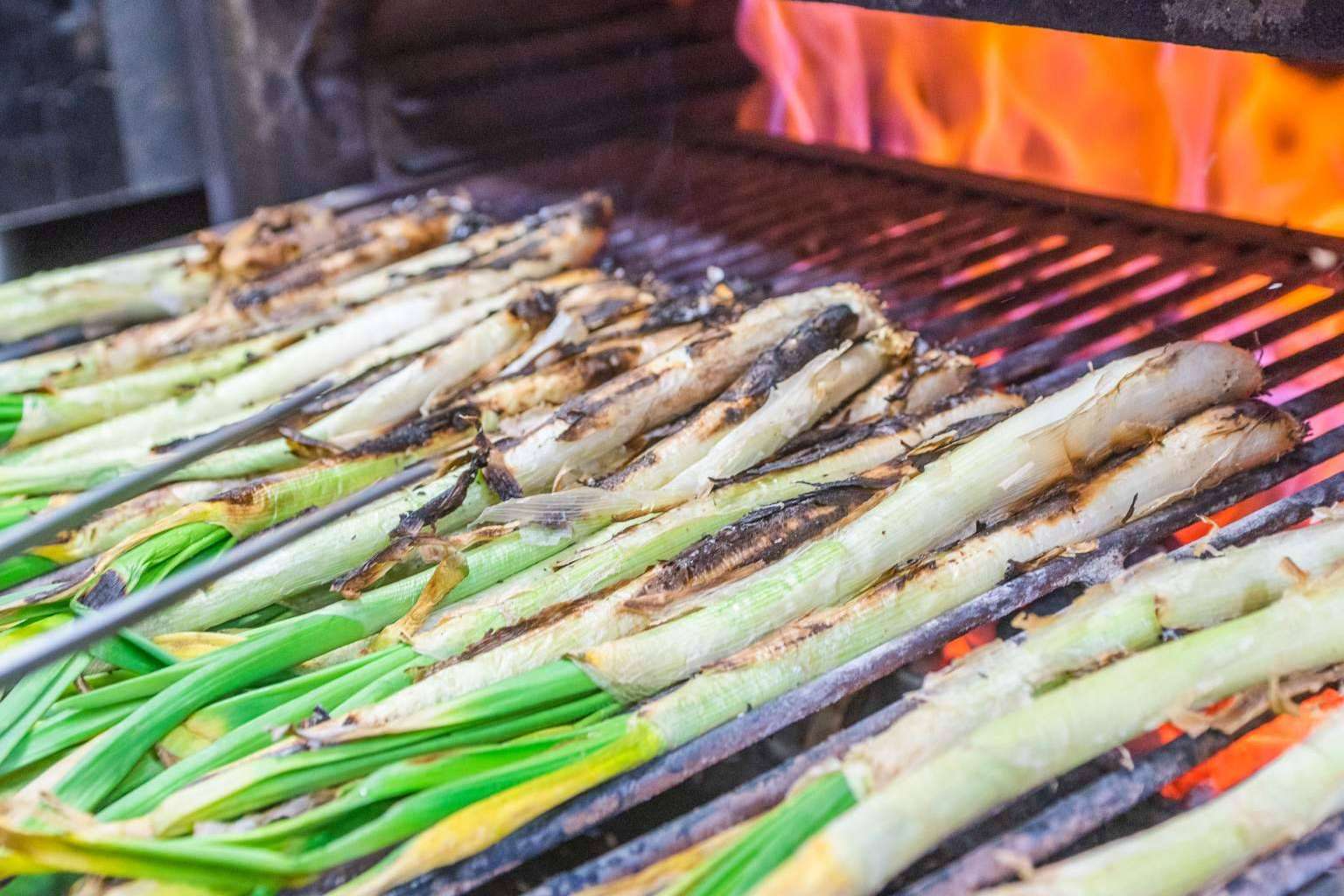 La temporada de los calçots llega a Pasa Tapas