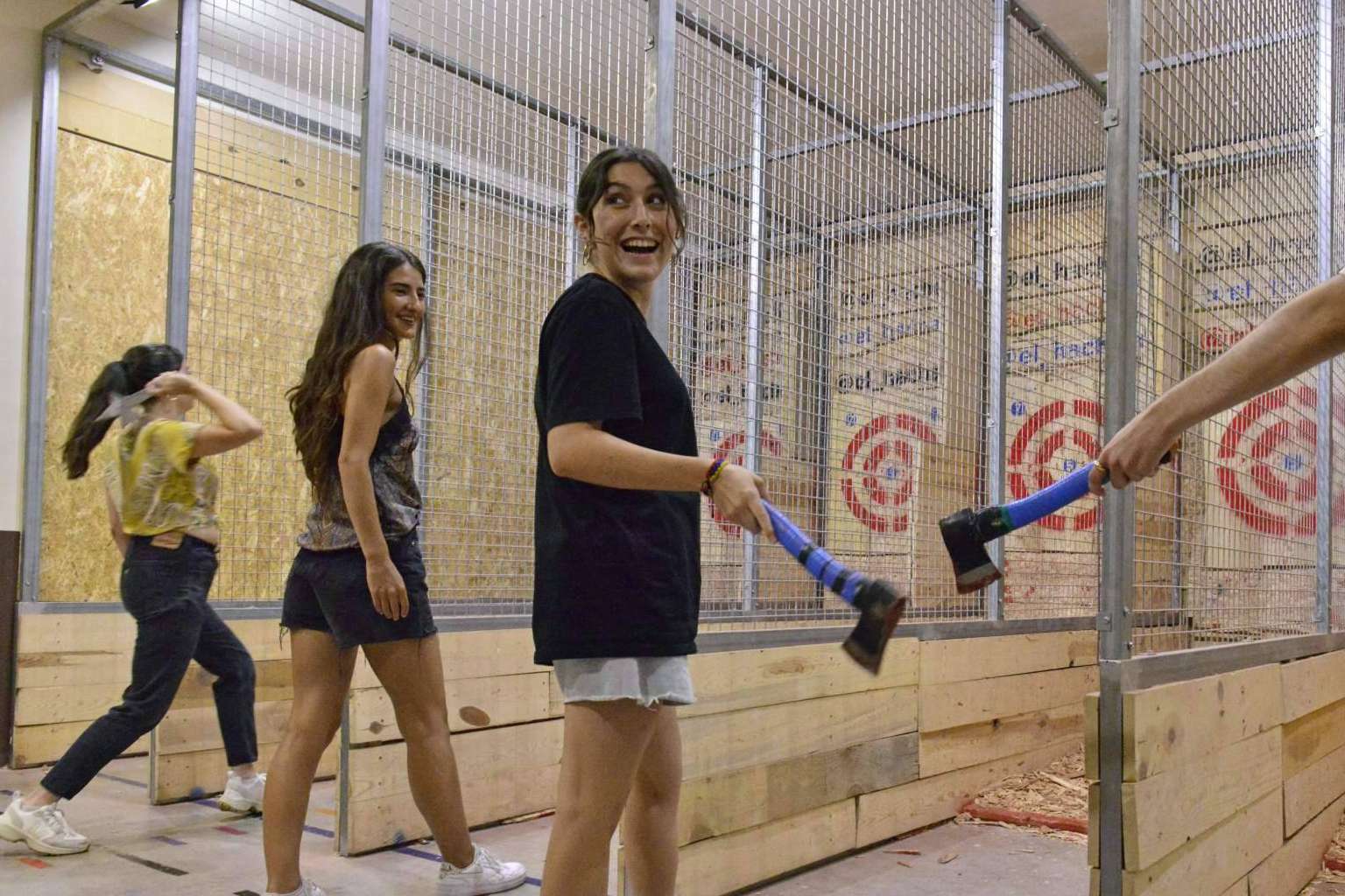 El Hachazo abre un nuevo local de lanzamiento de hachas en Las Rozas, Madrid