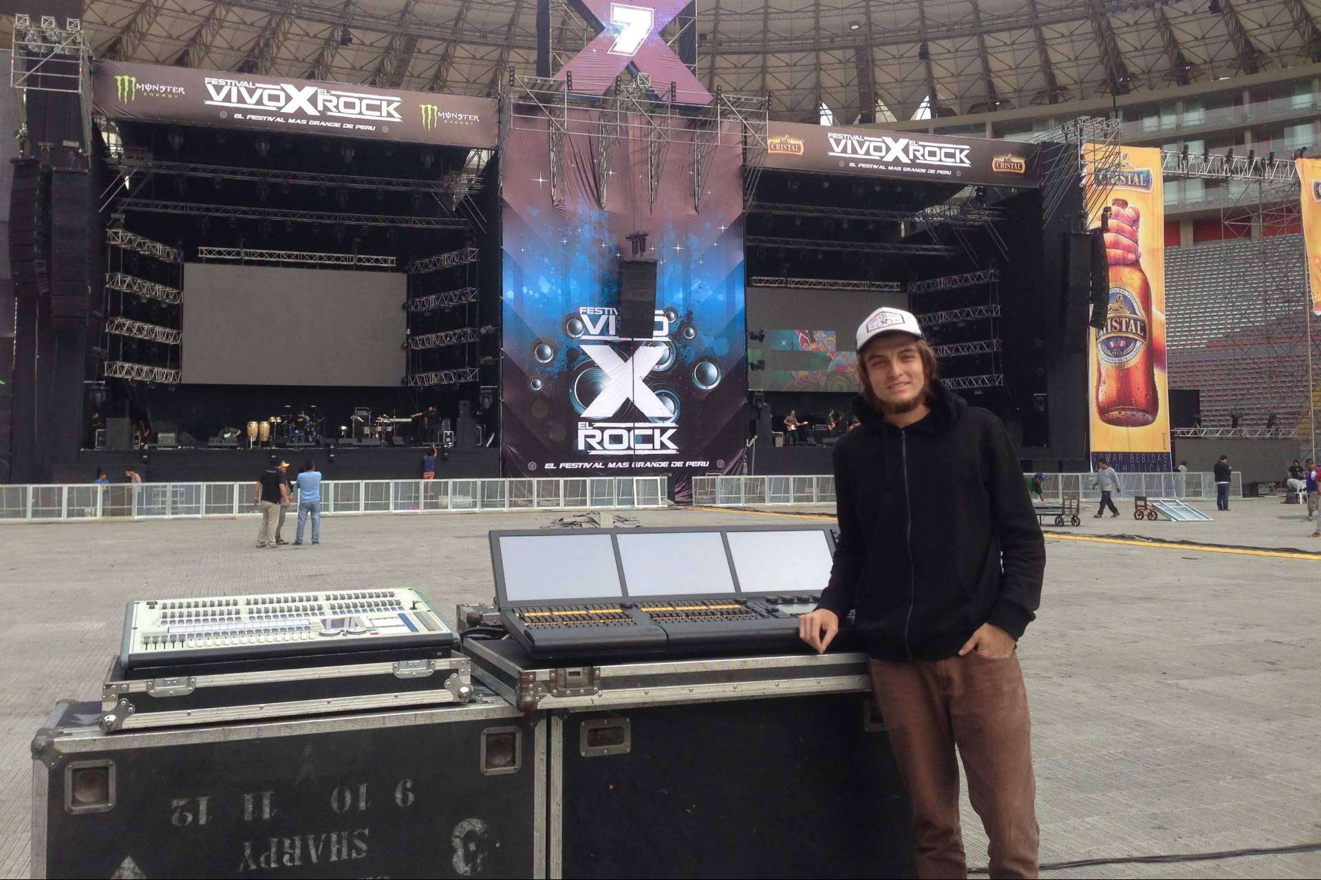¿Quién es Nesmar Estiven Cepeda, el Lighting Designer colombiano que hace brillar a los artistas de talla mundial?