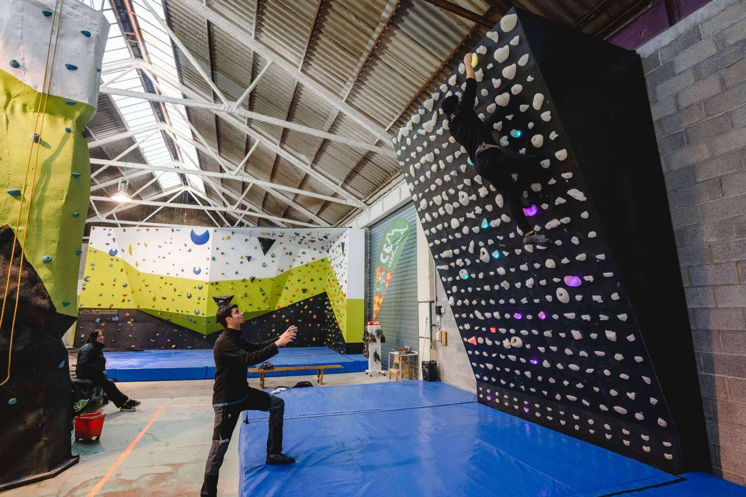 Sacarle brillo a un rocódromo con Shiny Wall