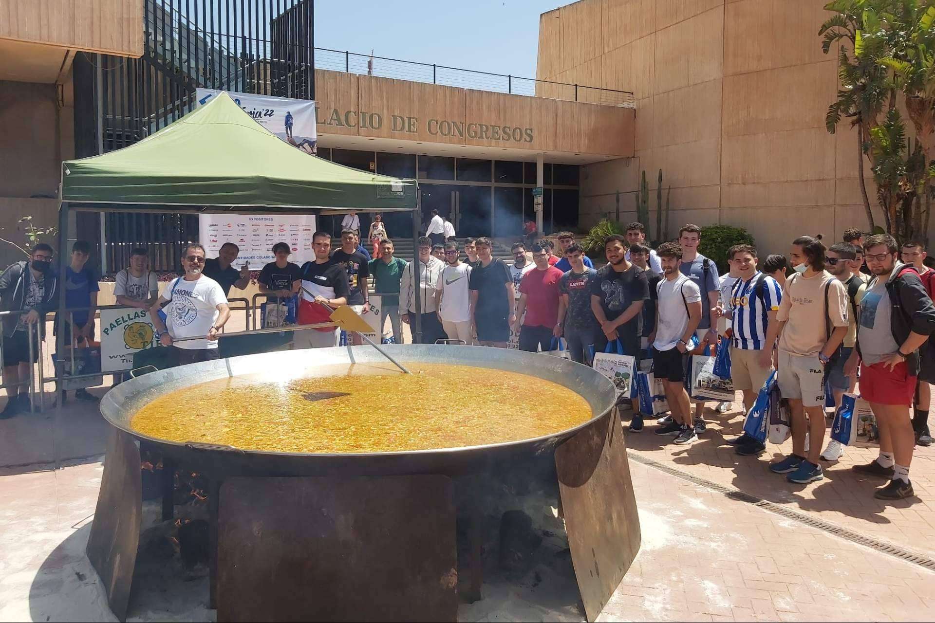 ¿Por qué elegir un catering de paella gigante en las celebraciones? El Paellero