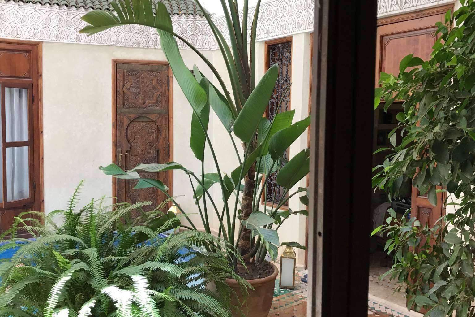 Cuál es la diferencia entre elegir un hotel y un riad para alojarse en Marruecos