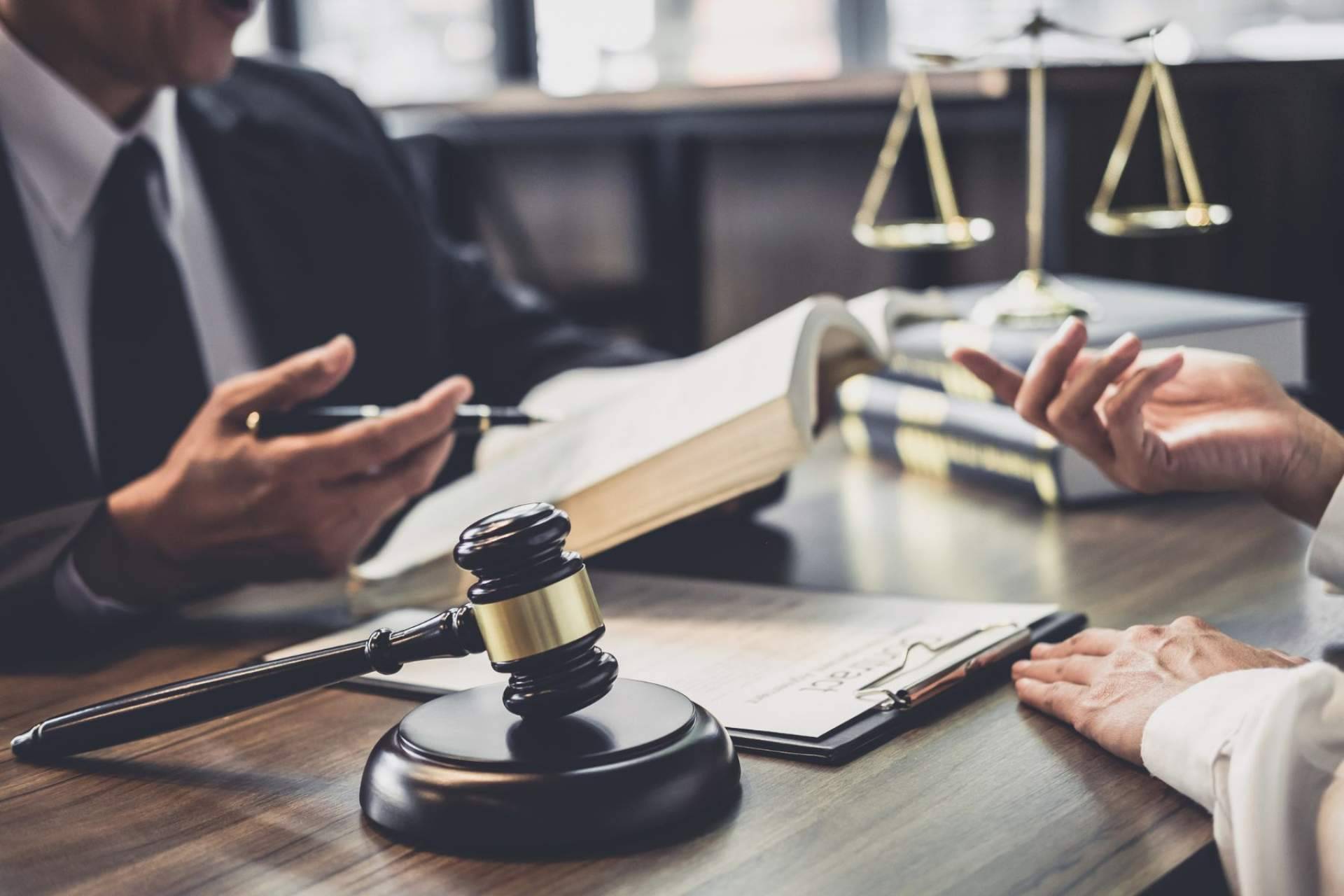 En materia de Extinción de Dominio, ROBLEDO VARGAS ABOGADOS tiene una amplia trayectoria en la defensa del patrimonio de empresarios, funcionarios públicos y particulares en general