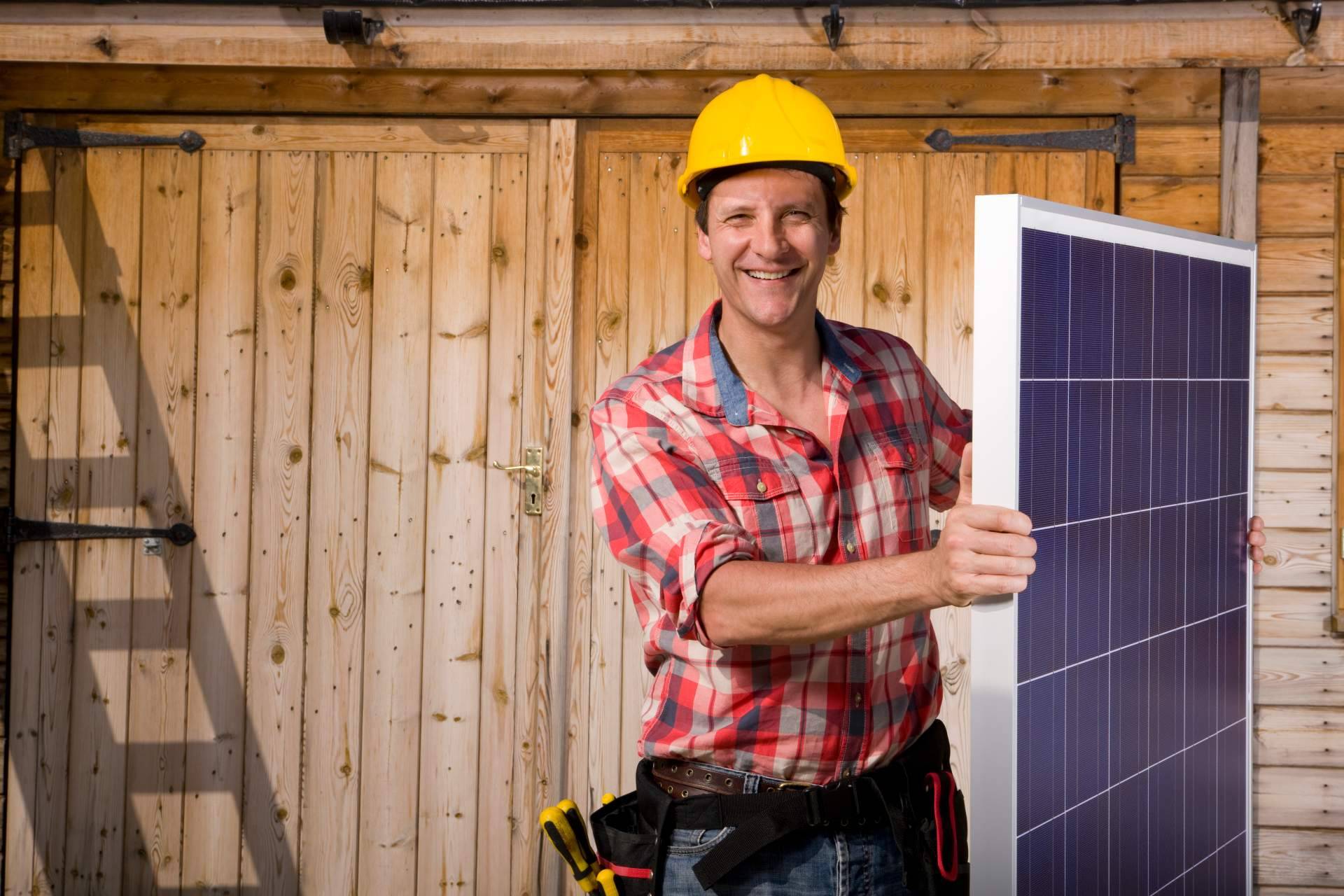 Soof  explica cada cuanto tiempo se tiene que cambiar una placa solar y realizar su mantenimiento