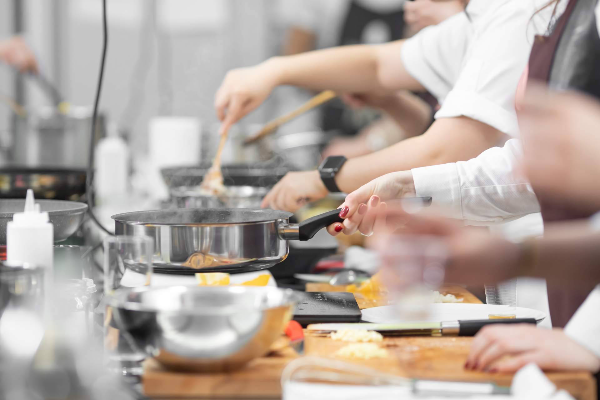 Actividades de team building de cocina para empresas de la mano de Just Royal BCN