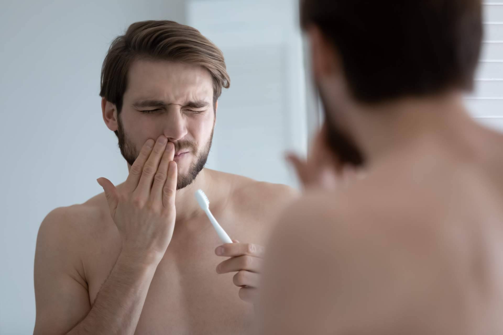 Odontólogos especializados llevan a cabo tratamientos de periodoncia en Clínica Dental Delgado