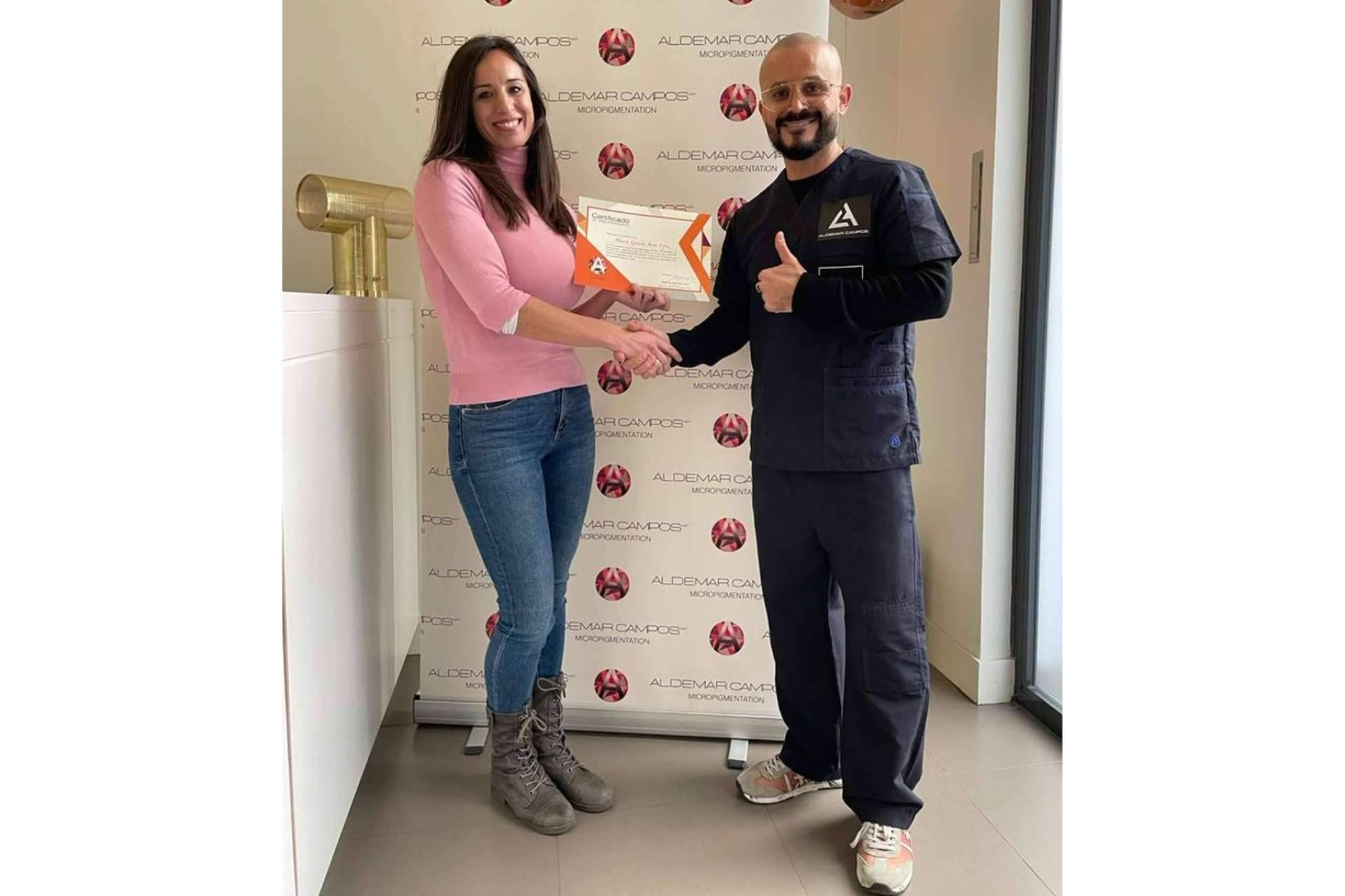 Aldemar Campos ofrece diversos cursos sobre micropigmentación capilar