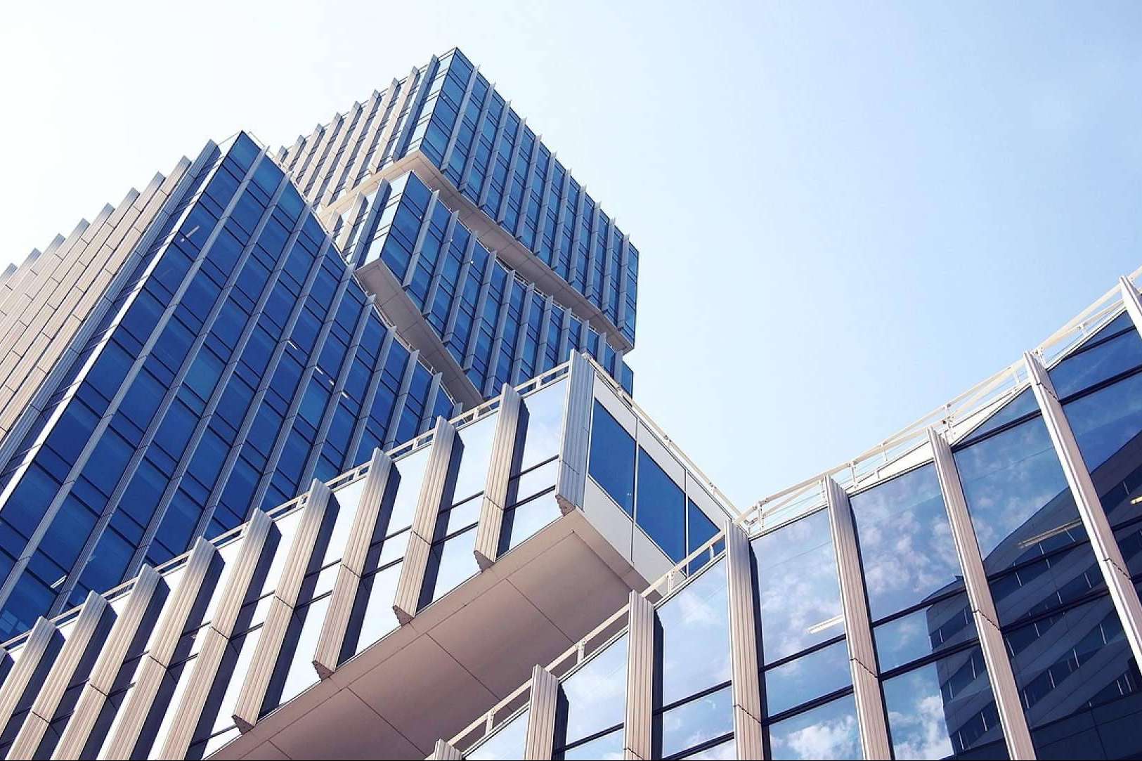 Beneficios de instalar placas solares en empresas, por MQ
