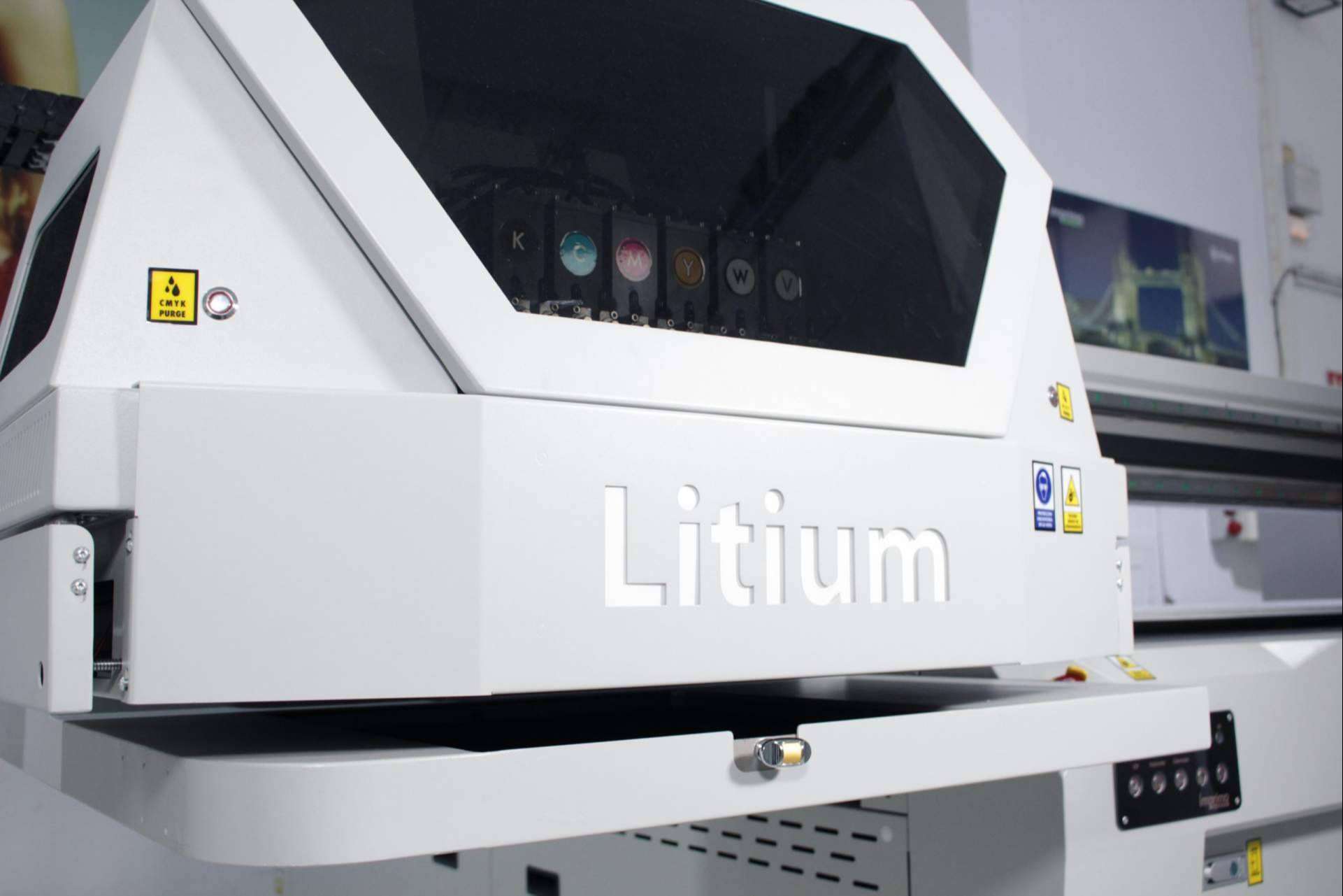 Una de las mejores herramientas de impresión es Litium 250 UV LED, de Imprimo Digital