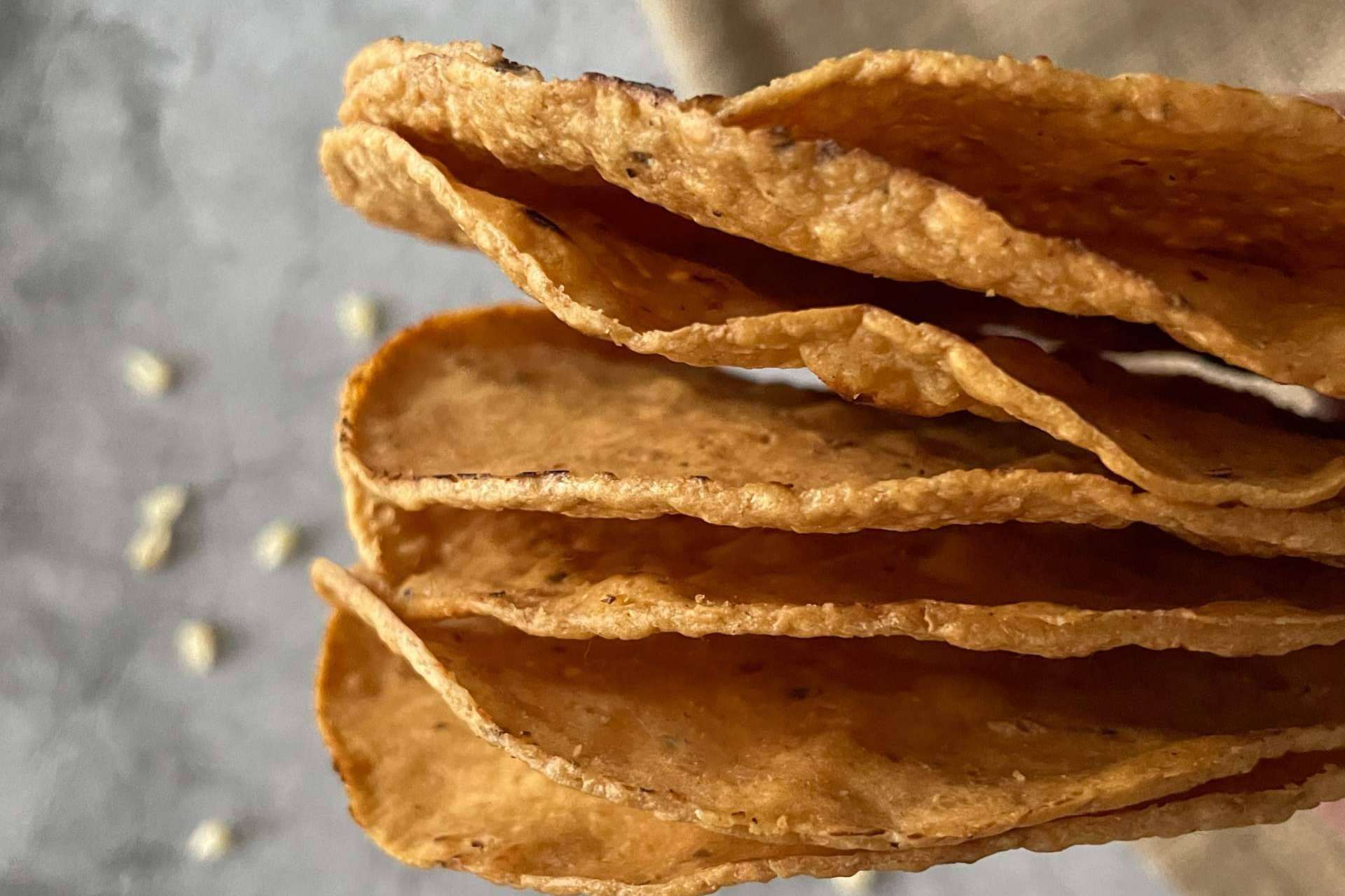 Los totopos y tostadas son dos productos irresistibles de Maíz Maya que tienen origen en las culturas prehispánicas mexicanas