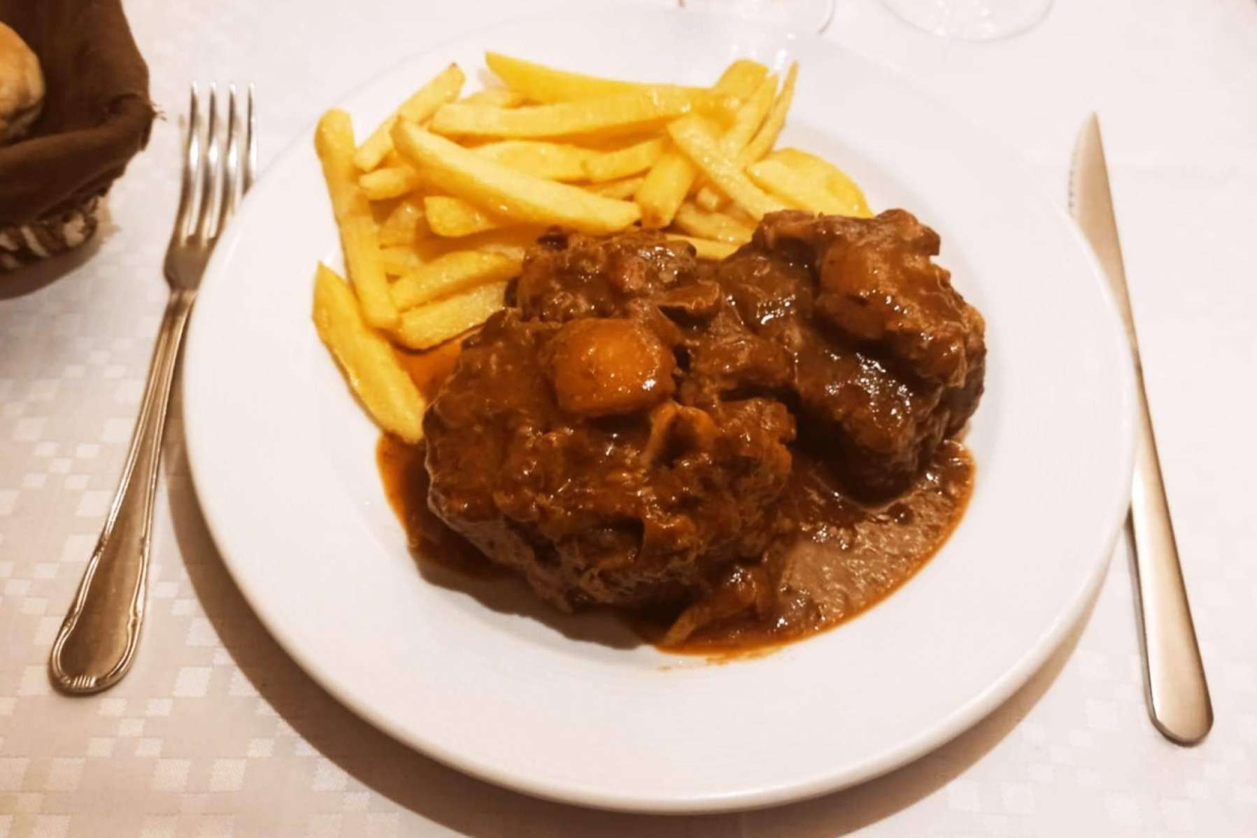 Probar uno de los mejores rabos de toro en Madrid