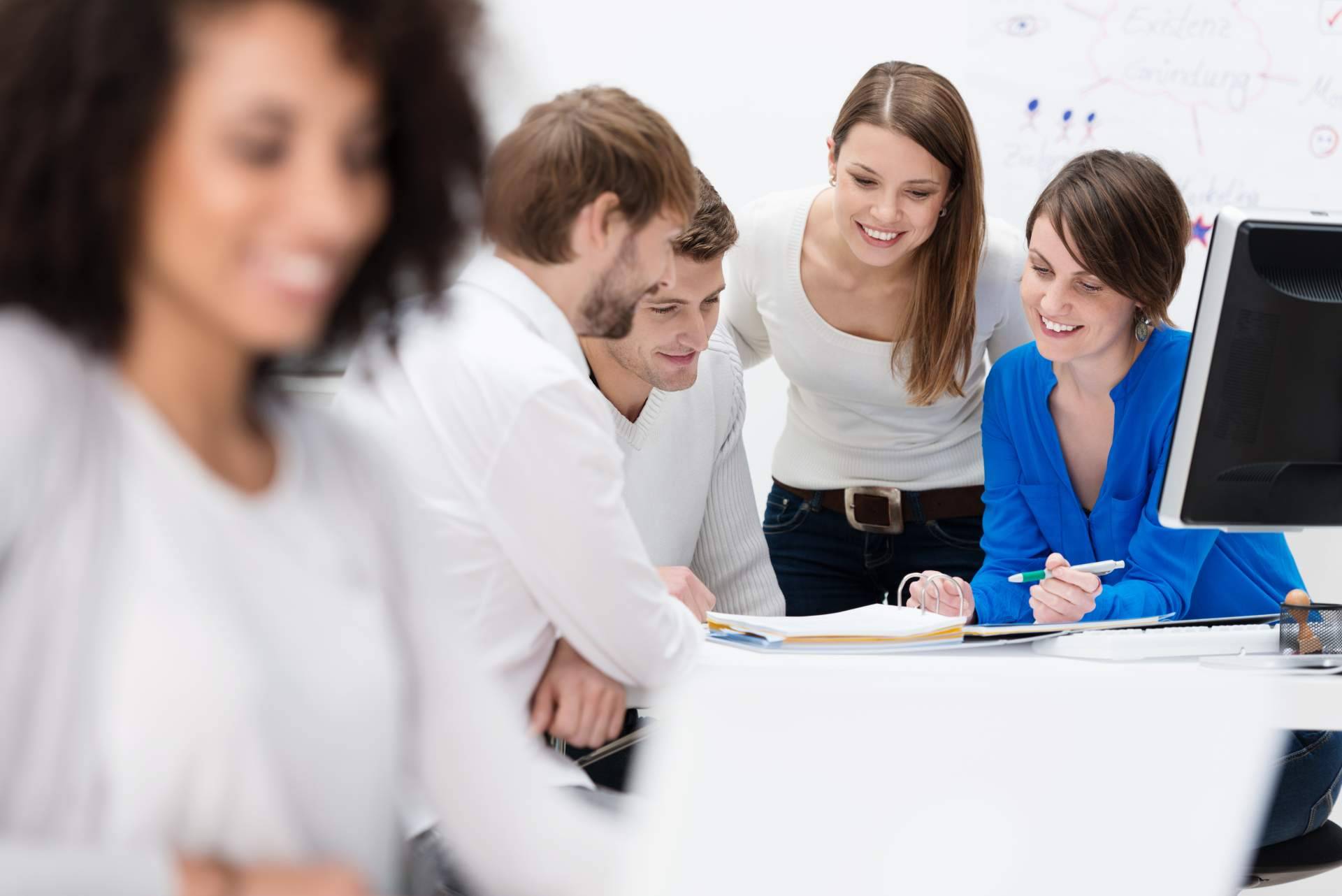 ¿Cuáles son los beneficios de externalizar las funciones de recursos humanos?