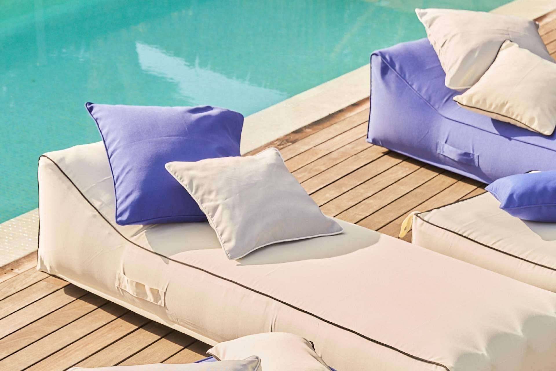 Calma House permite adquirir mobiliario de exterior hinchable de estilo mediterráneo
