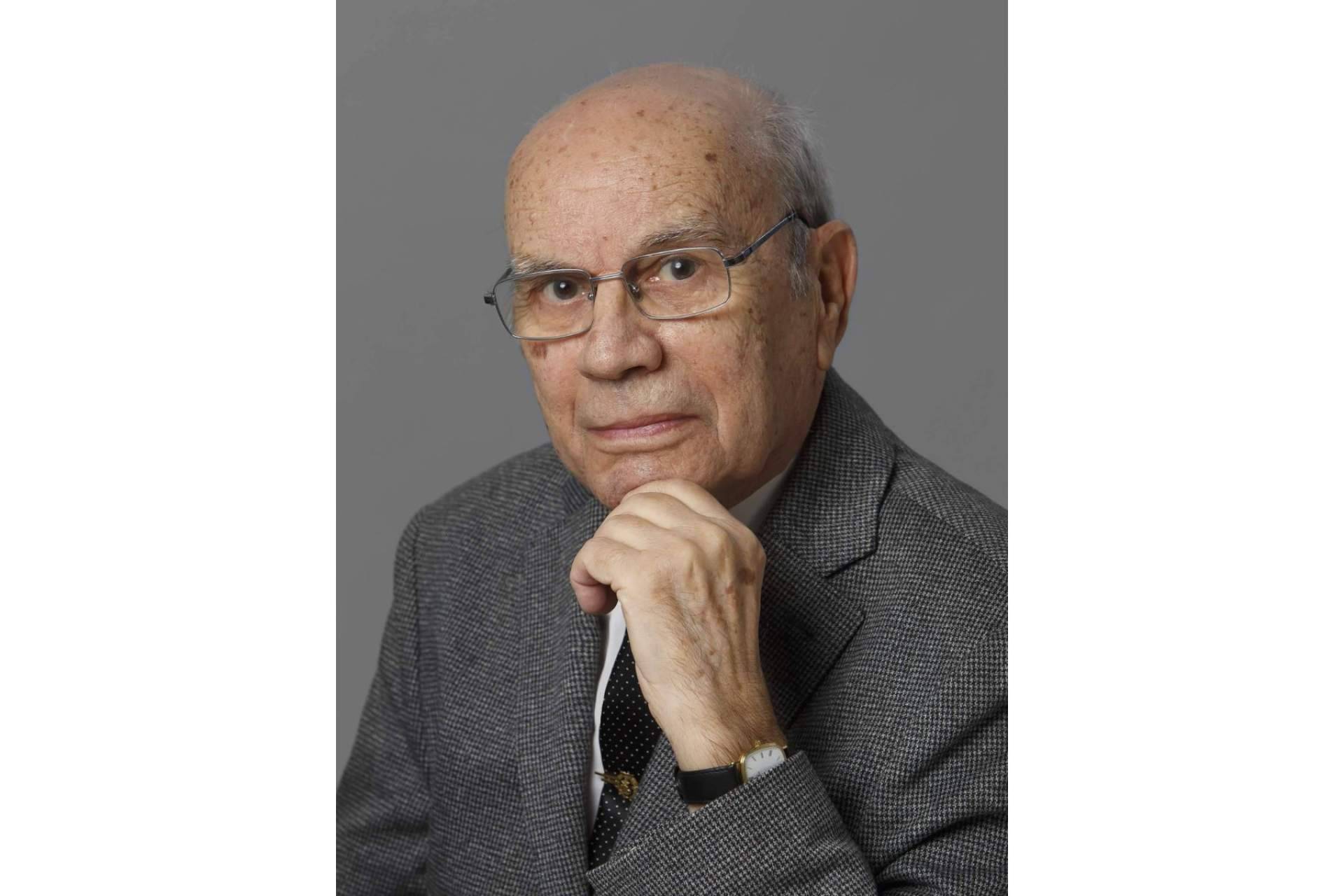 ‘De mis introspecciones, al azar’, un poemario donde Gustavo C. Carrasco narra sus experiencias vitales