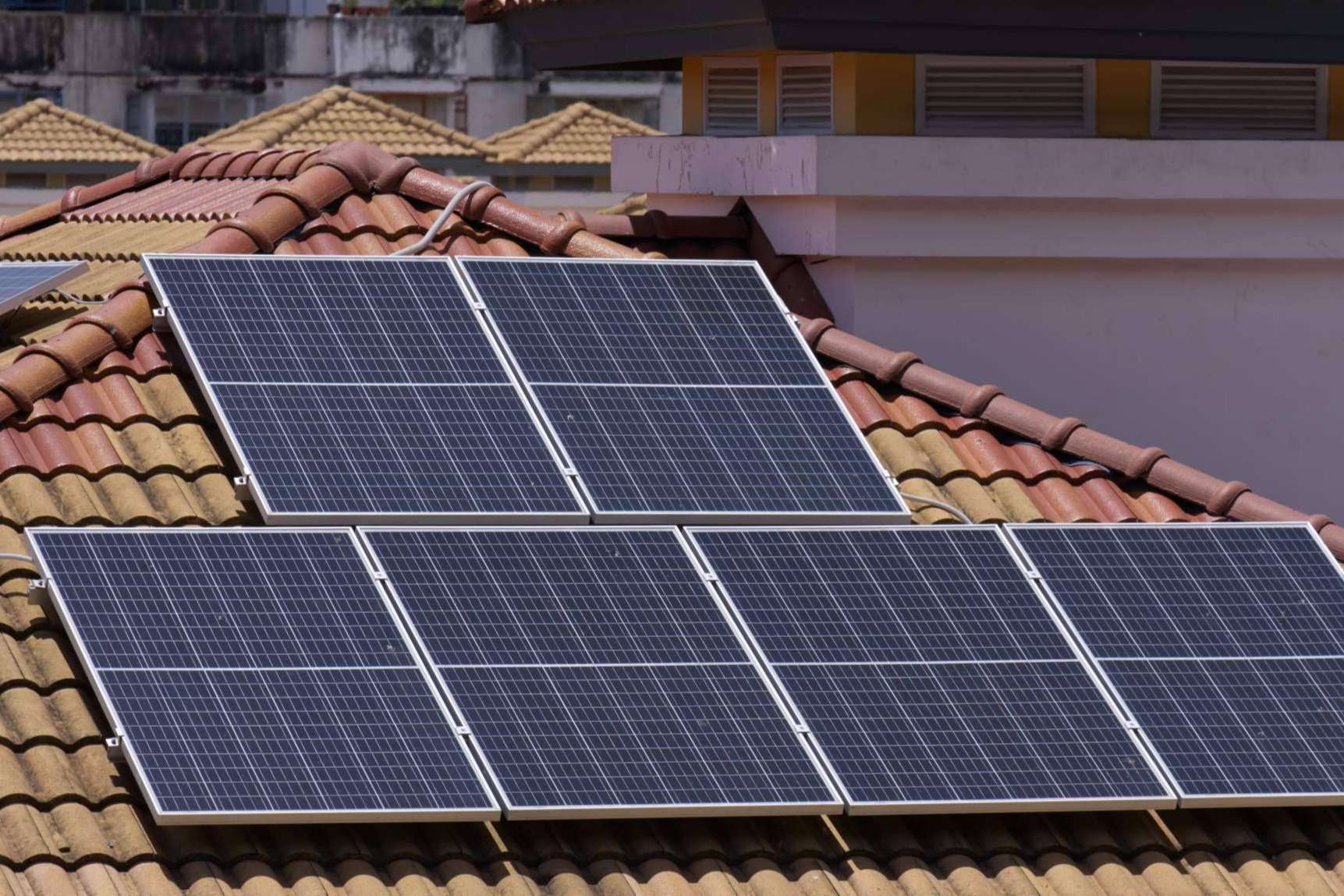 Energíasolarfotovoltaica.org indica cuántos paneles solares fotovoltaicos se necesitan en una casa
