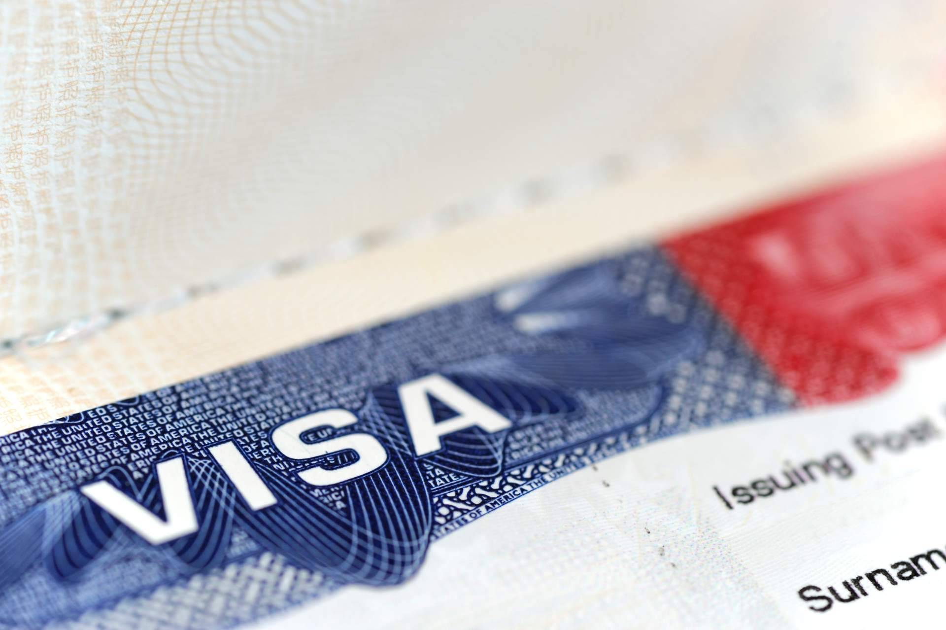 ¿Cuál es el límite de tiempo que un ciudadano puede permanecer en los Estados Unidos después de ingresar con Visa Waiver o ESTA?