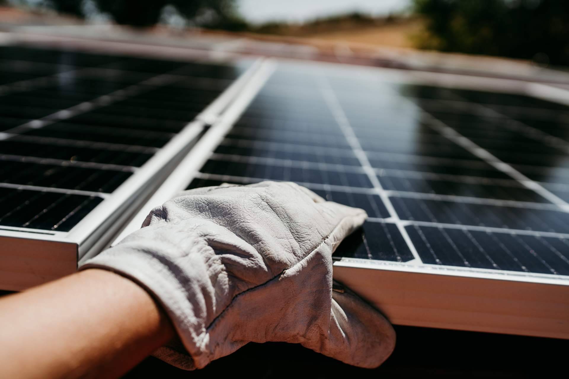 Instalaciones de autoconsumo fotovoltaico para industrias con Solomnia