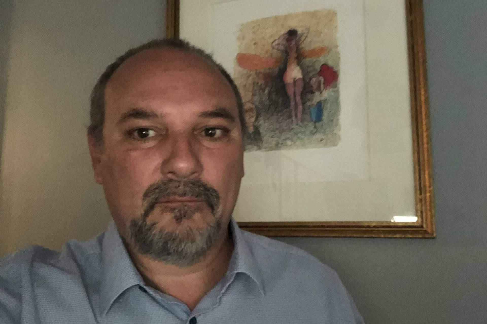 Mario Schilling trabaja como abogado en Santiago de Chile