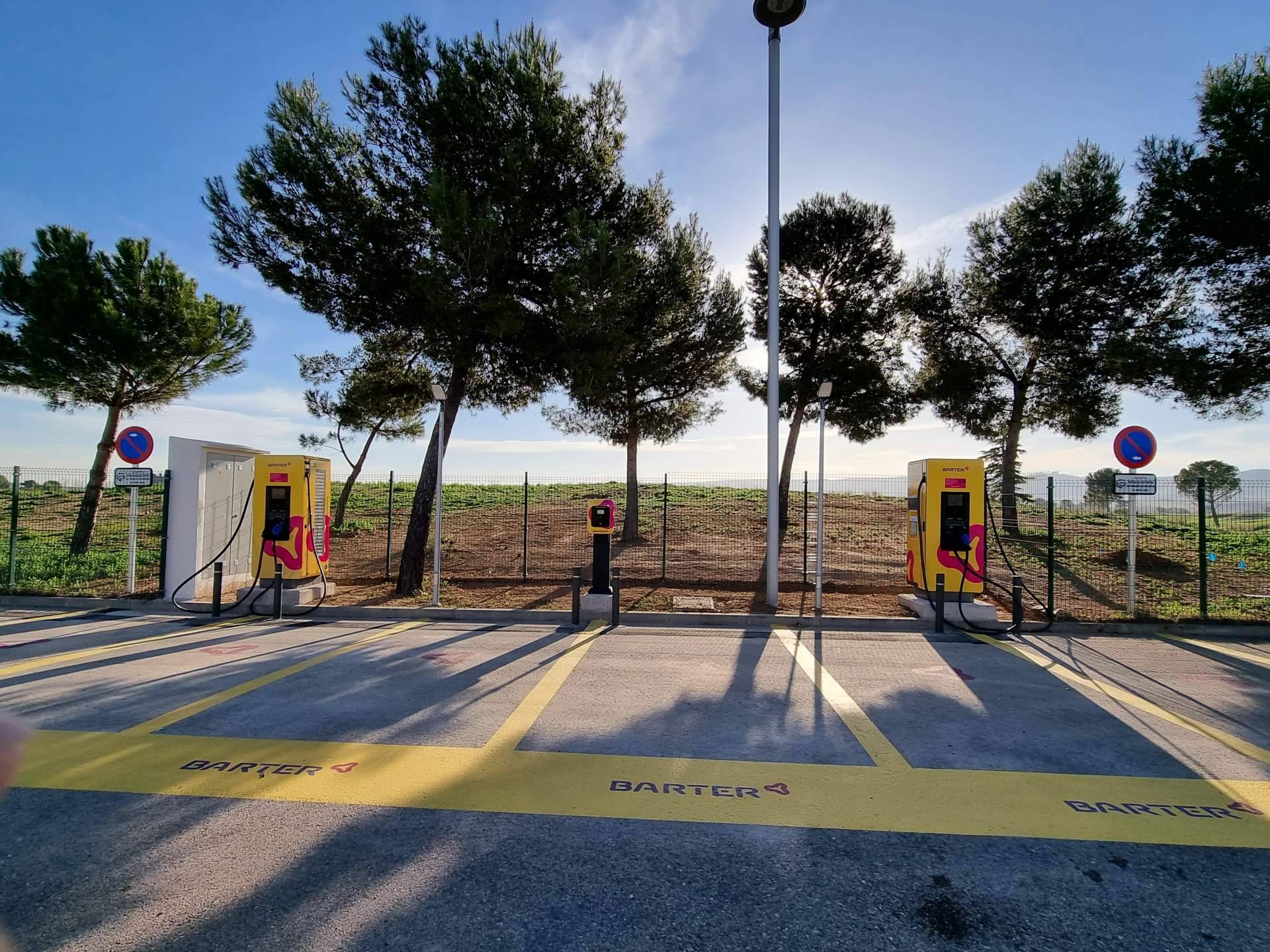 Joaquín Molpeceres anuncia nuevas estaciones de recarga rápida para vehículos eléctricos en el Encín Golf Hotel (Alcalá de Henares)