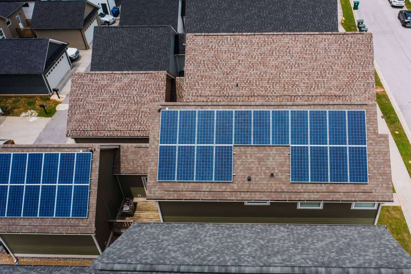 Lumisolar explica qué tipos de subvenciones hay para la instalación de placas solares