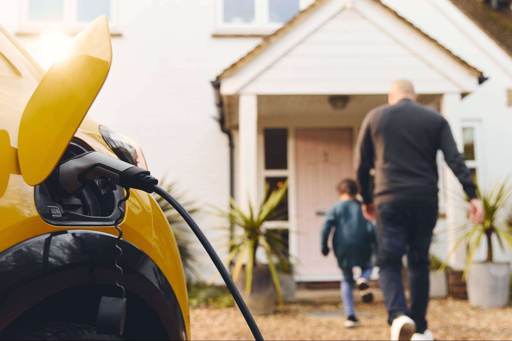 Charge Guru sobre los beneficios de instalar un punto de recarga en casa o en la empresa