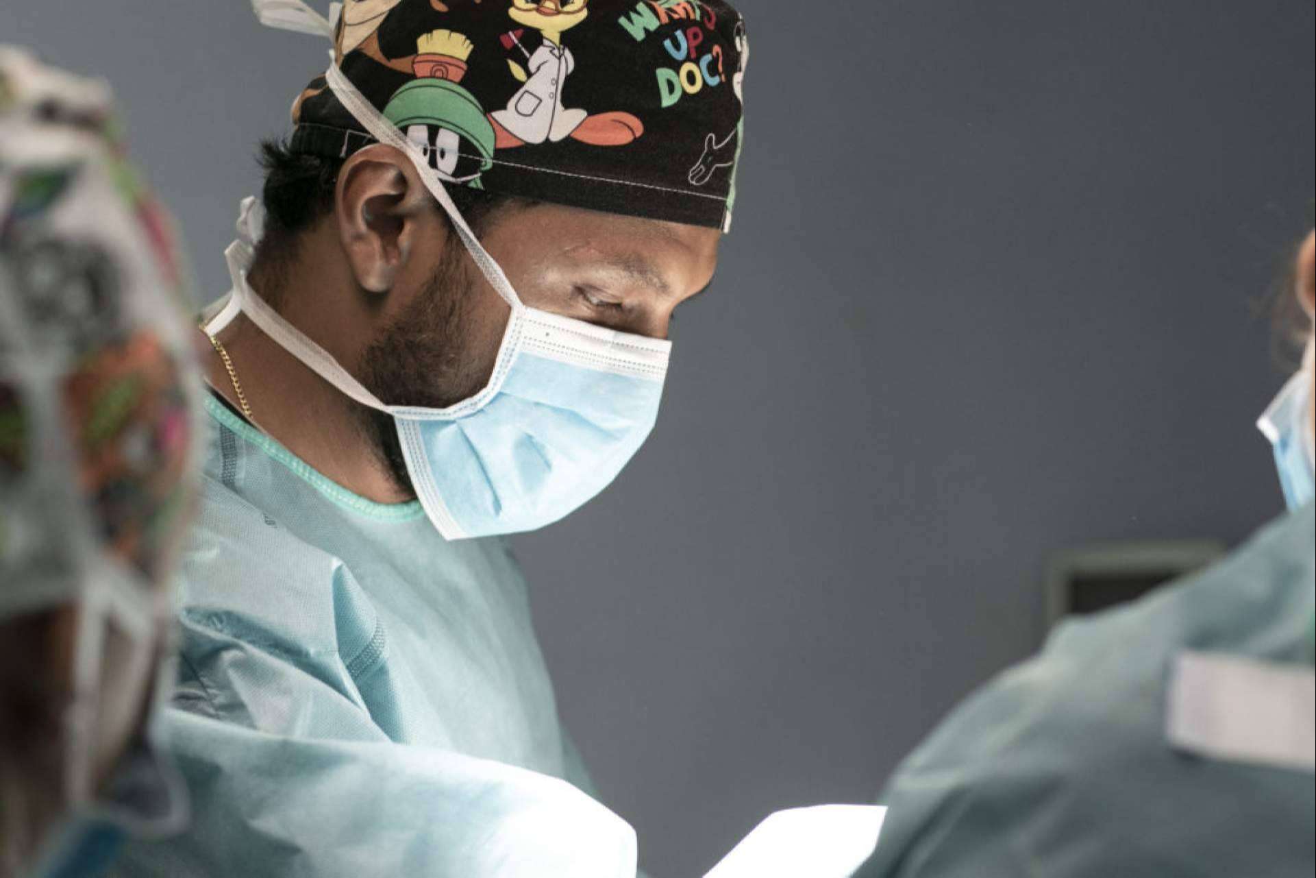 Dr. Cesar Padilla, el experto en cirugía de aumento de pecho en Málaga