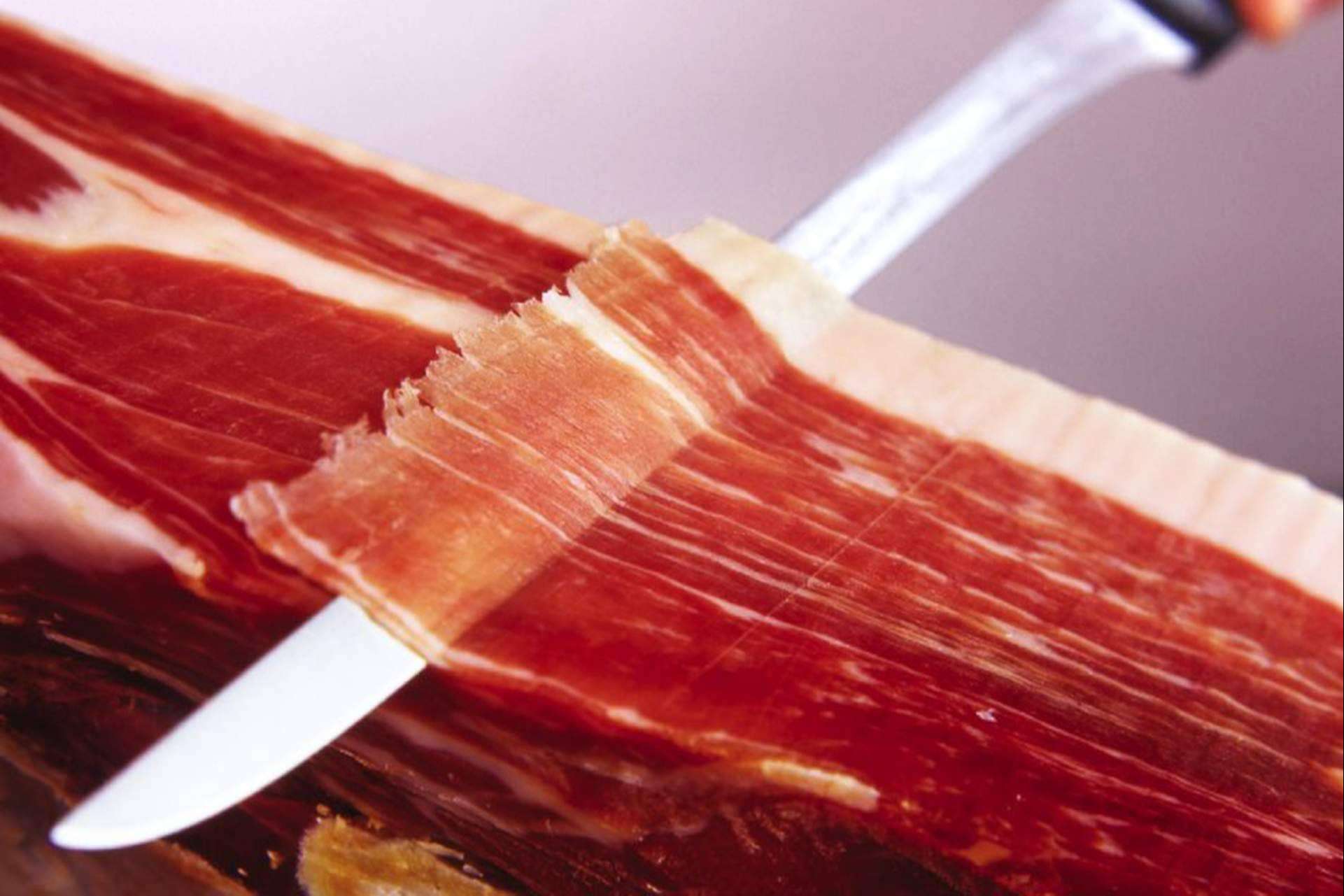 Enrique Tomás y sus trucos para abrir un jamón ibérico