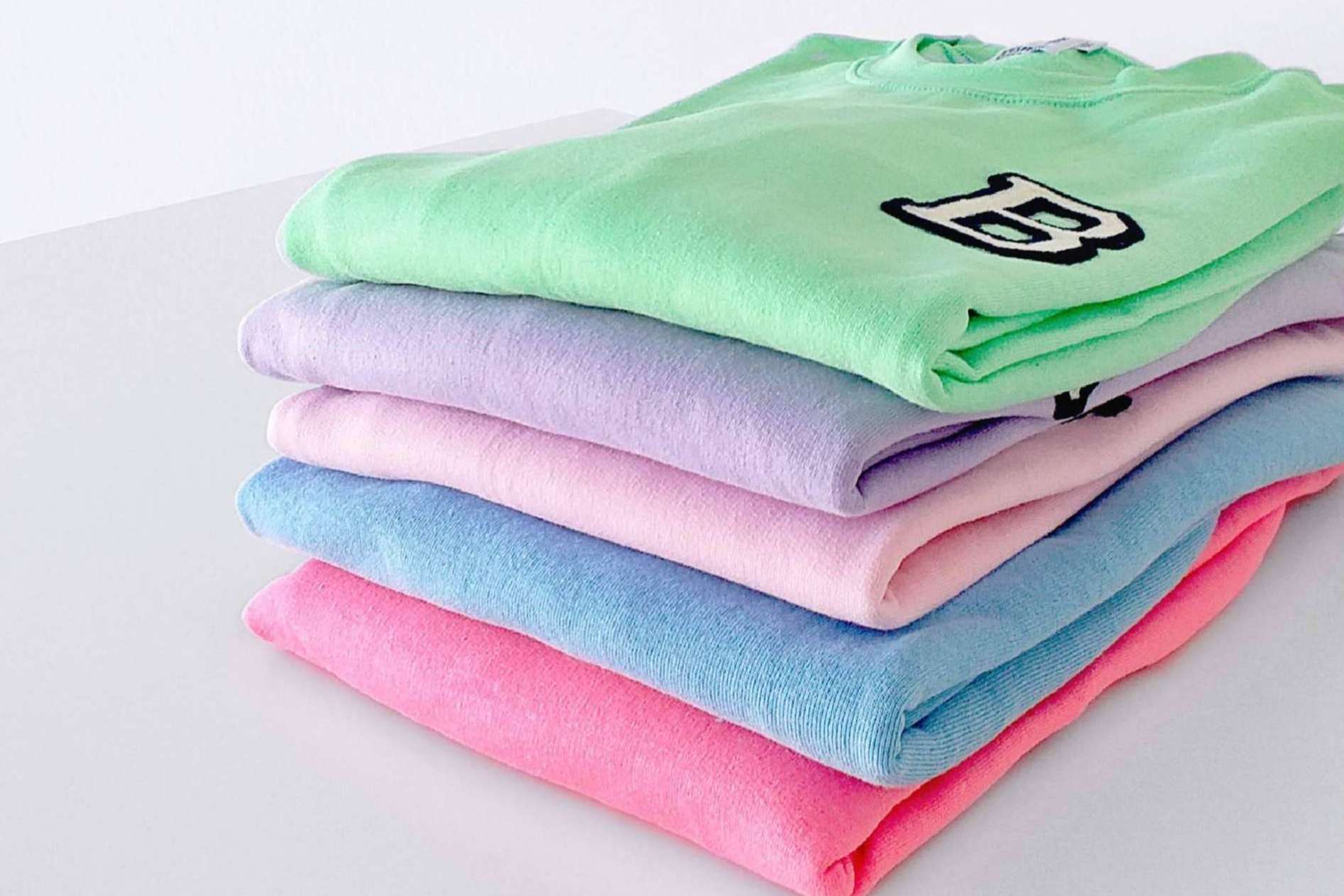 Anitials presenta las sudaderas unisex con letras personalizadas