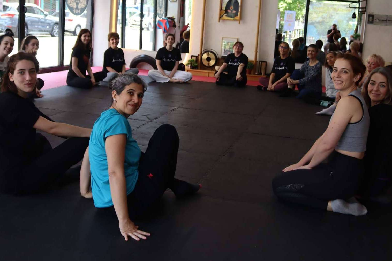 Clases de defensa personal femenina llevadas a cabo por El Dojo