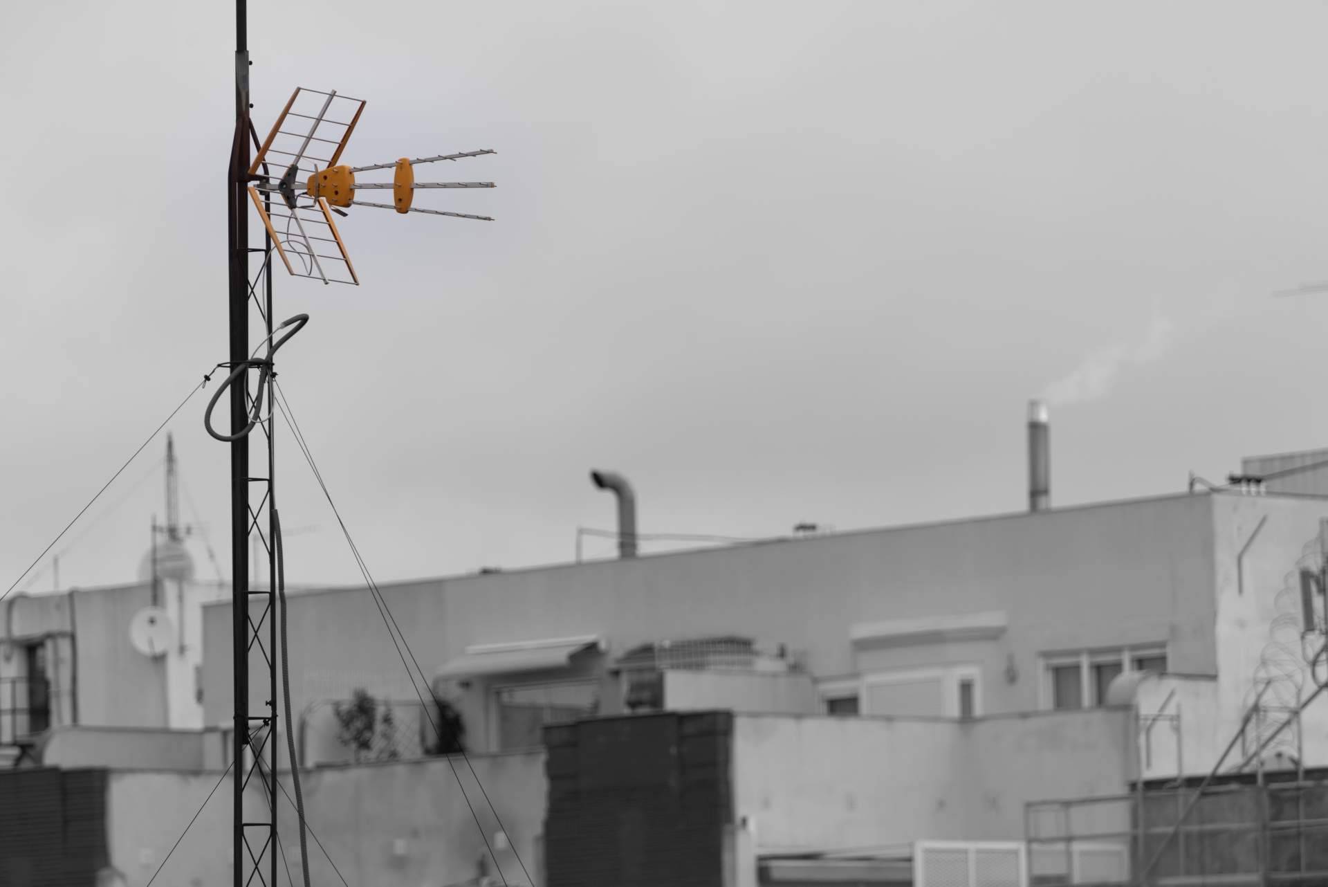 Instalación de antena TDT en Valencia con los profesionales de Antenistas Valencia