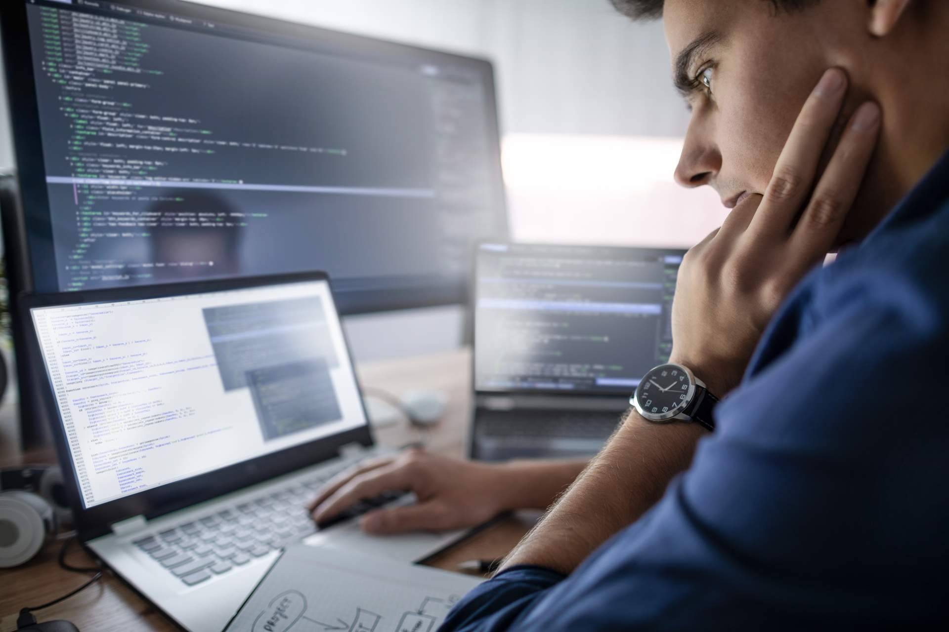 Razones por las cuales el outsourcing está siendo clave en un entorno tecnológico cada vez más complejo