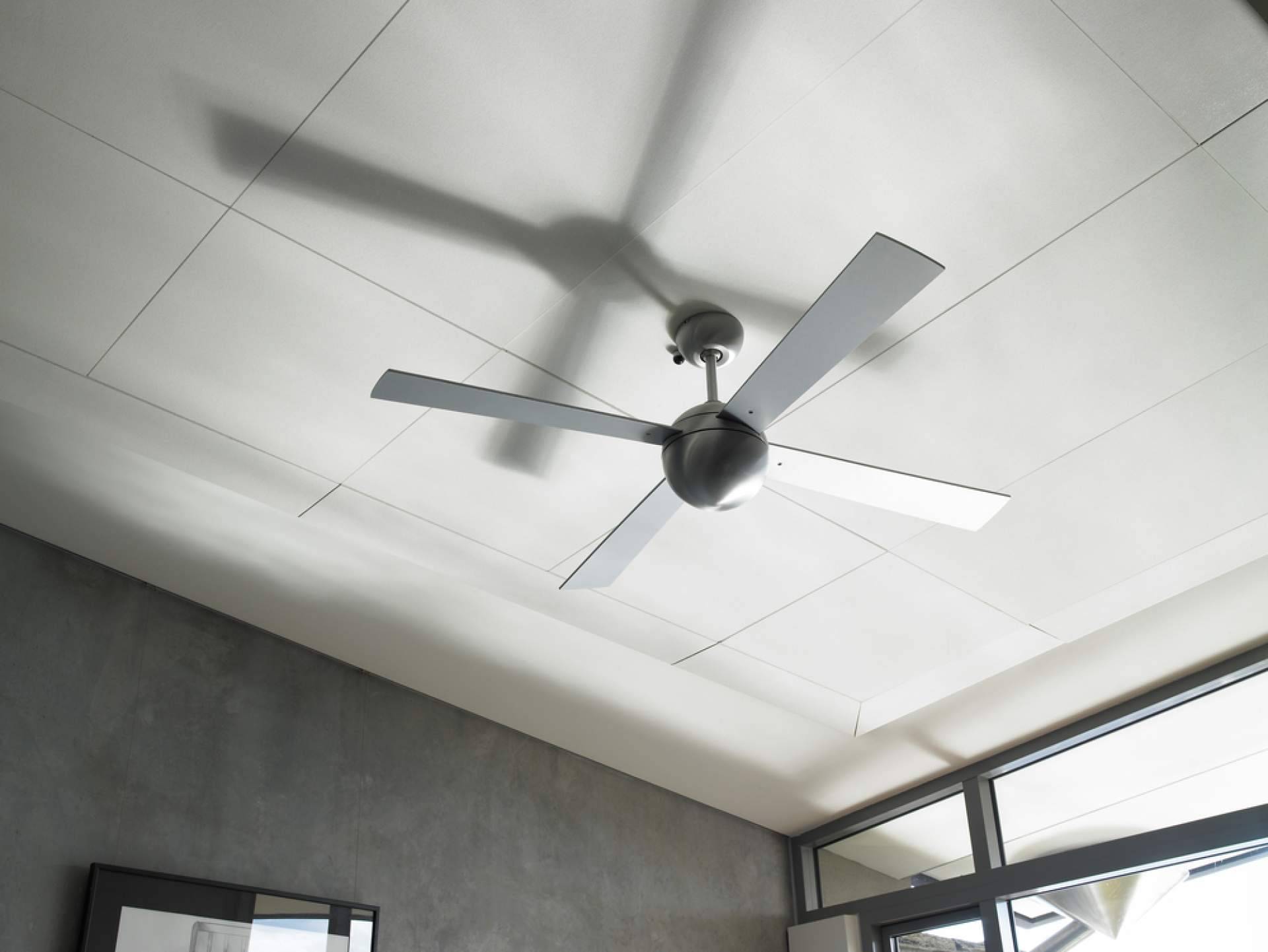Una solución económica para refrescar la casa ante el calor son los ventiladores de techo