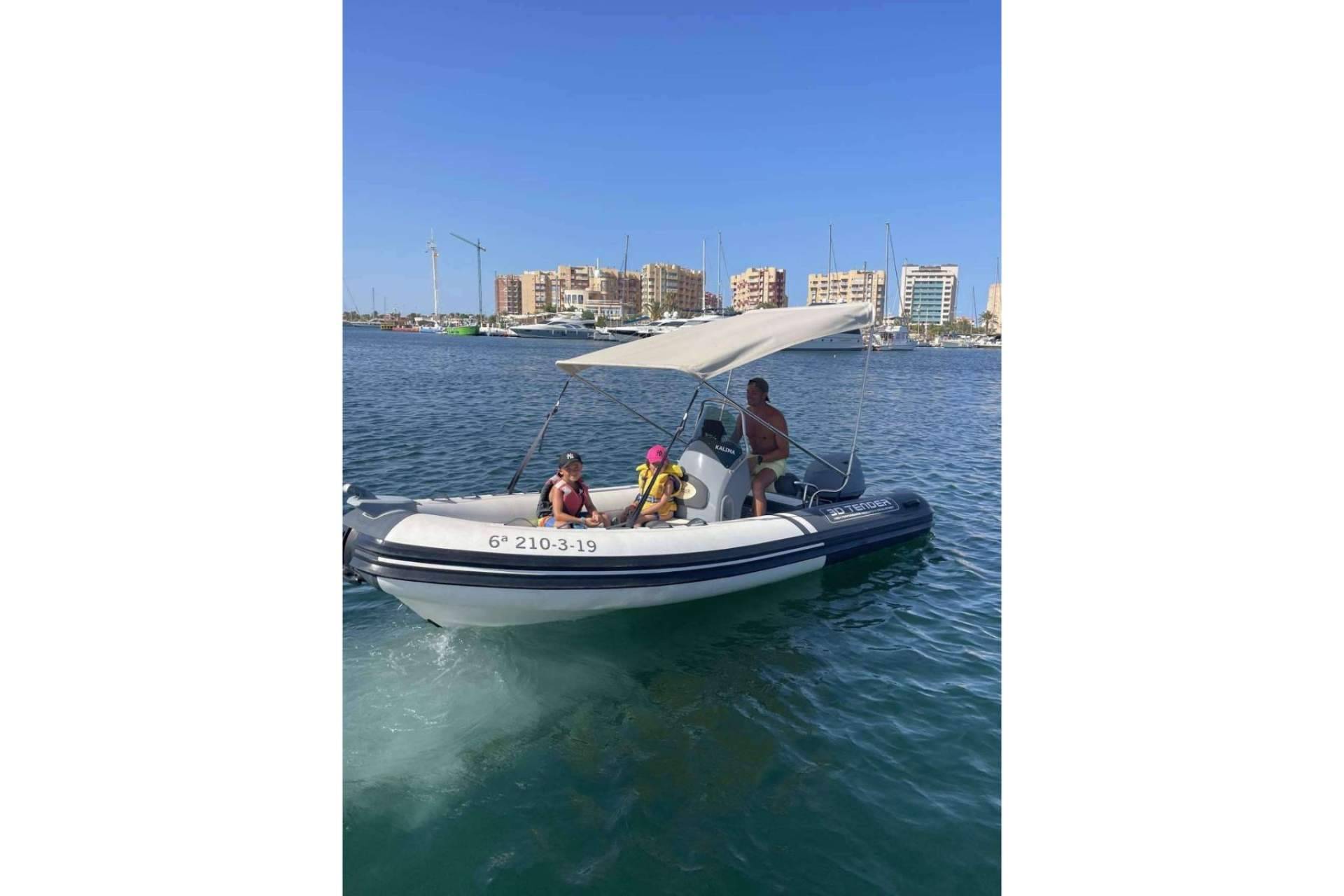 Kalima Charter disponen de alquiler barco sin licencia