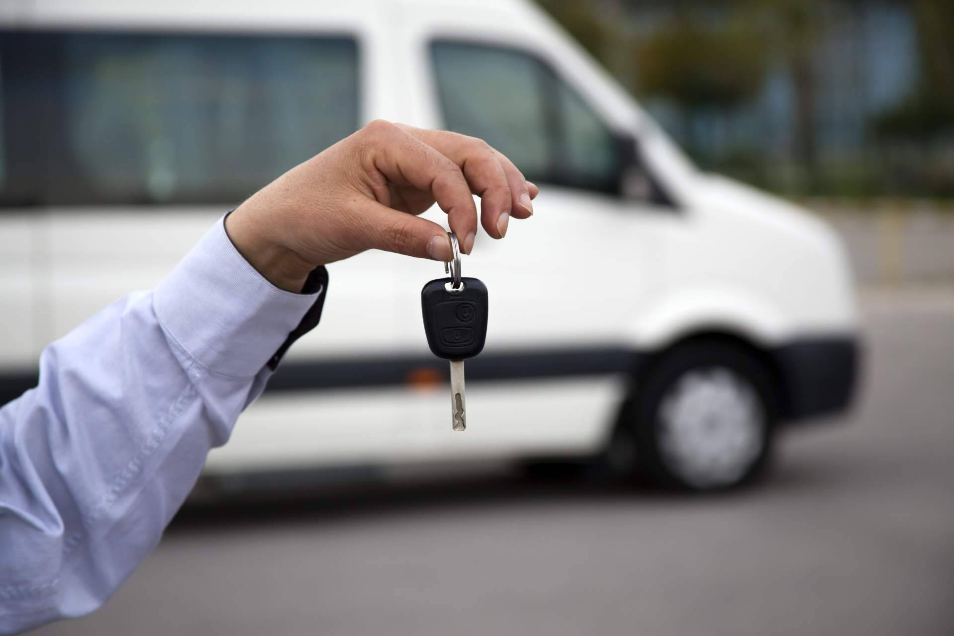 Alquilar furgonetas con ventajas económicas y flexibilidad, de la mano de Cocherenting