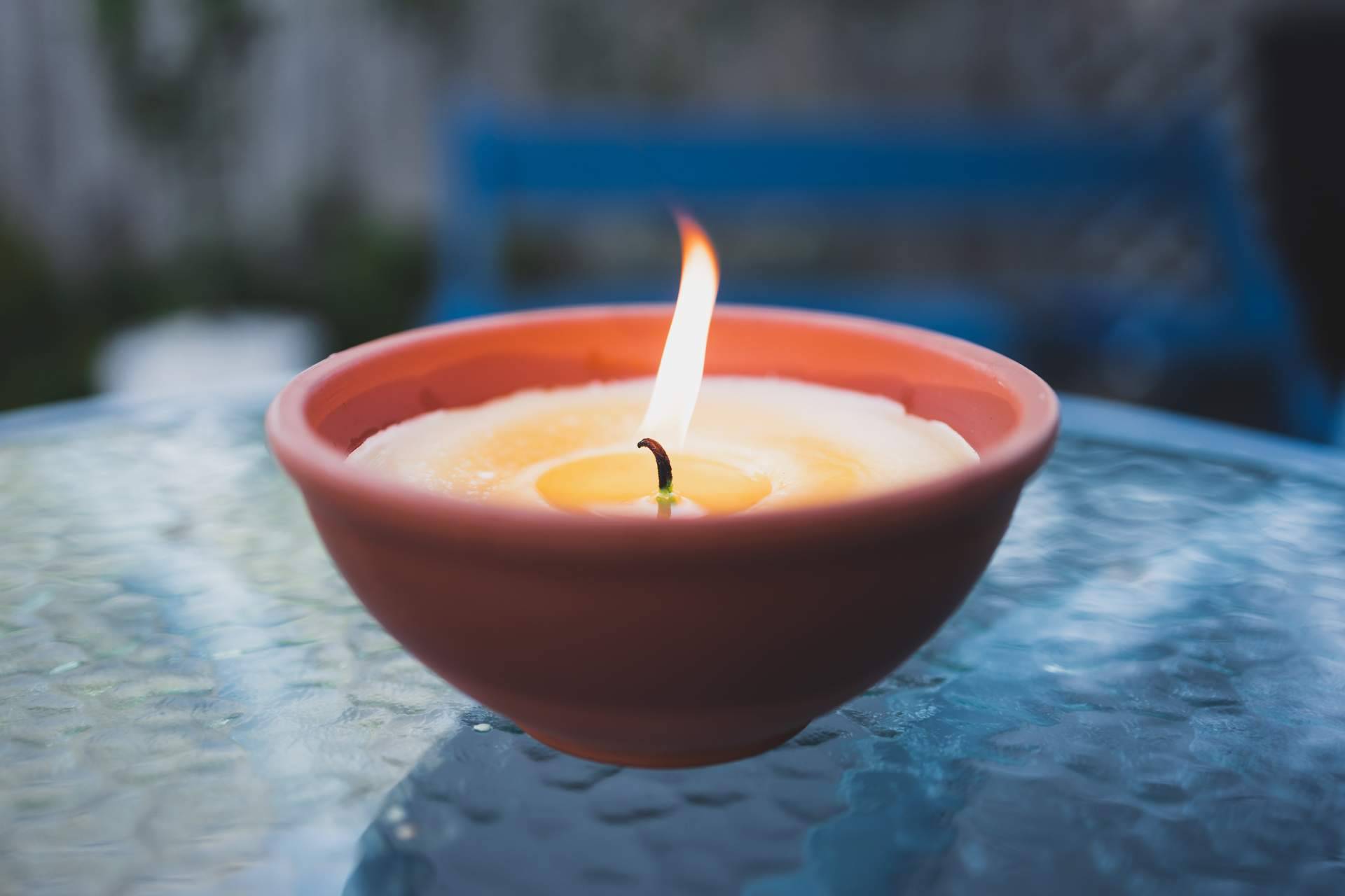Las principales características de las velas de citronela por Hogar y Más