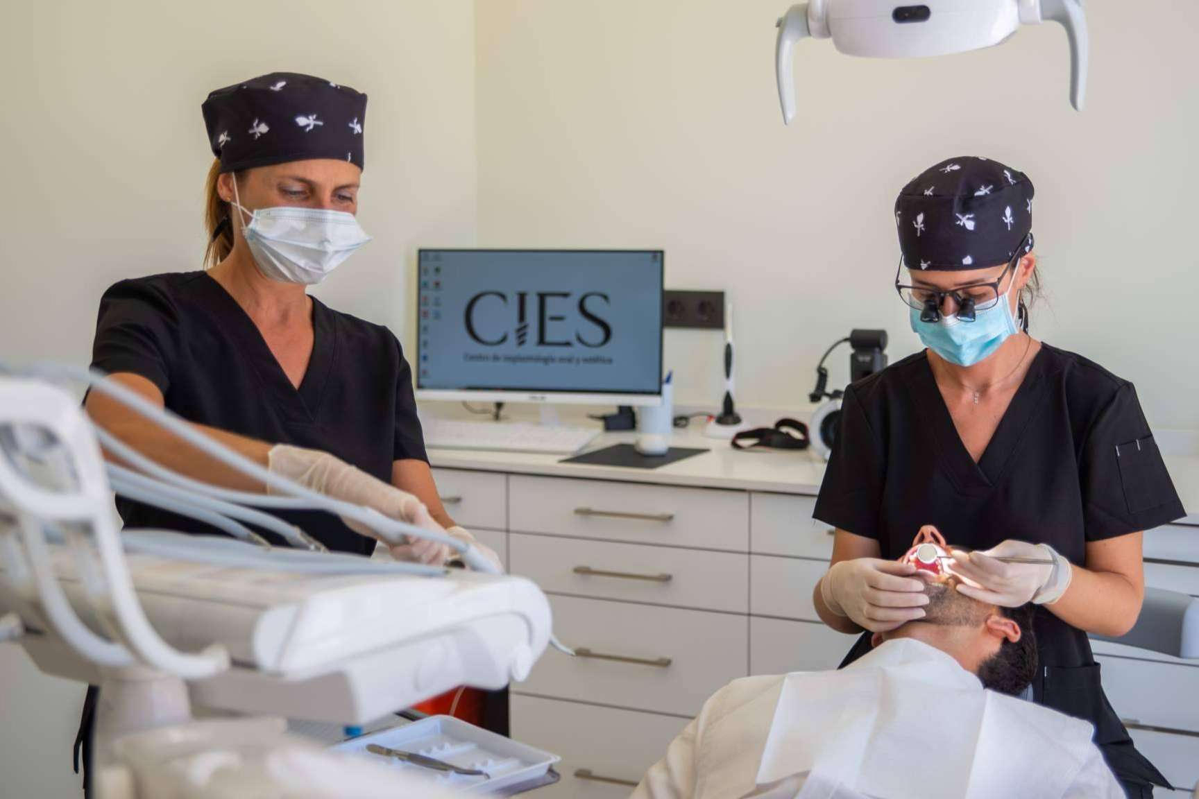 La importancia de elegir implantes dentales de calidad