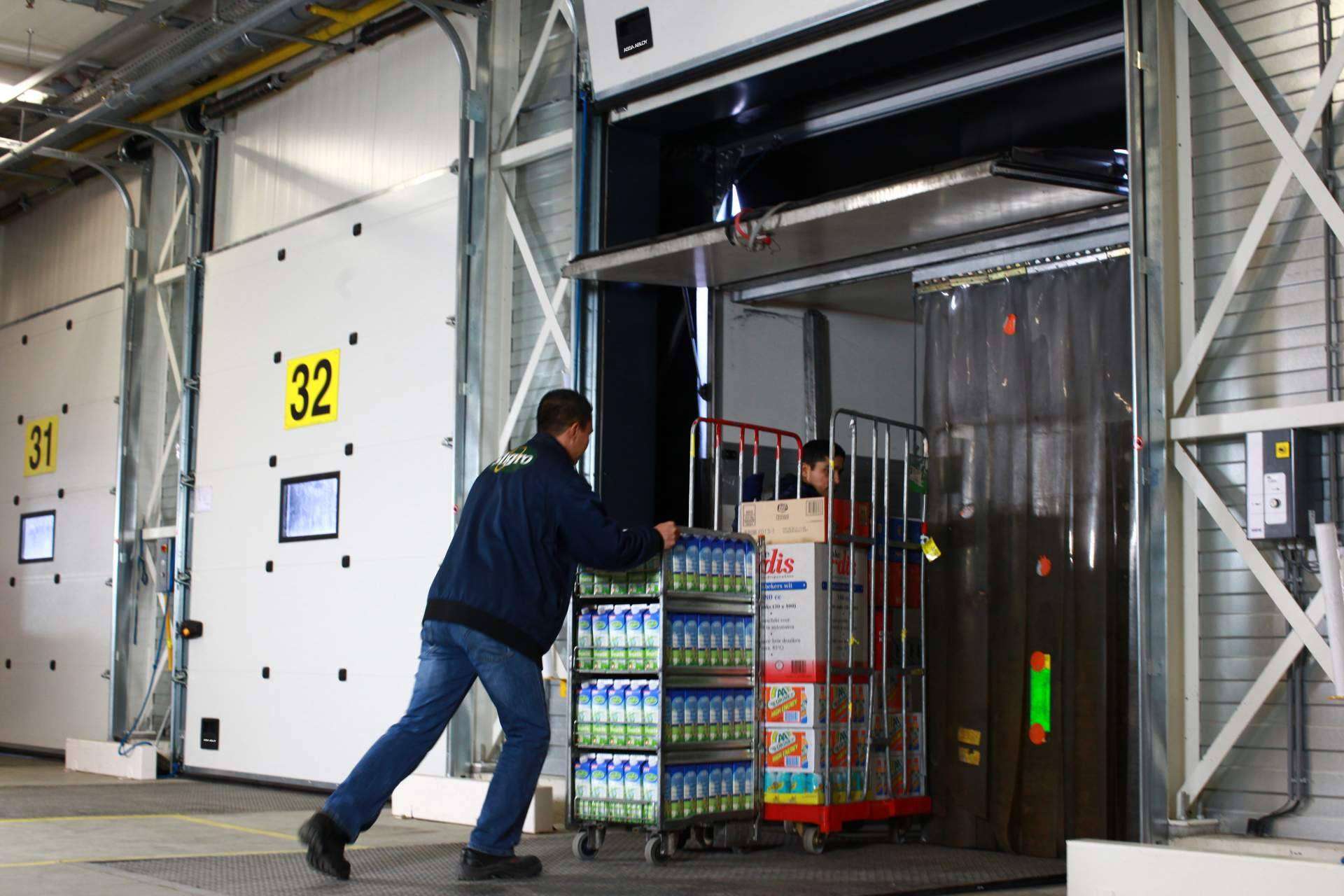 Los especialistas en equipamiento para muelles de carga y mantenimiento de ASSA ABLOY