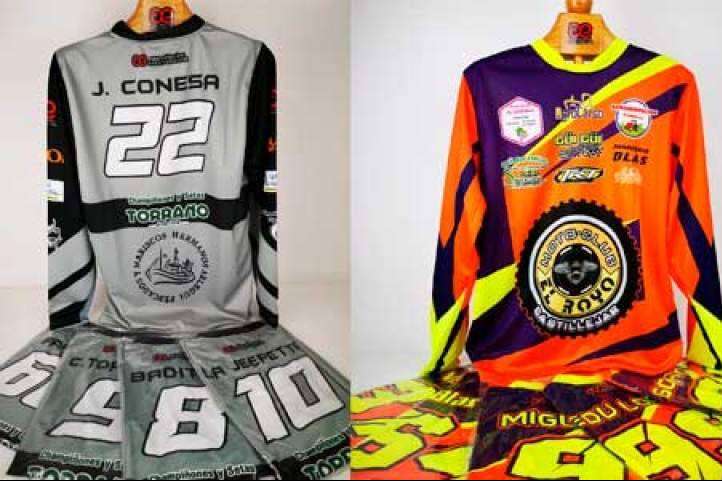 ADHESIVOSEMBARRADOS ofrece camisetas de motocross completamente personalizadas