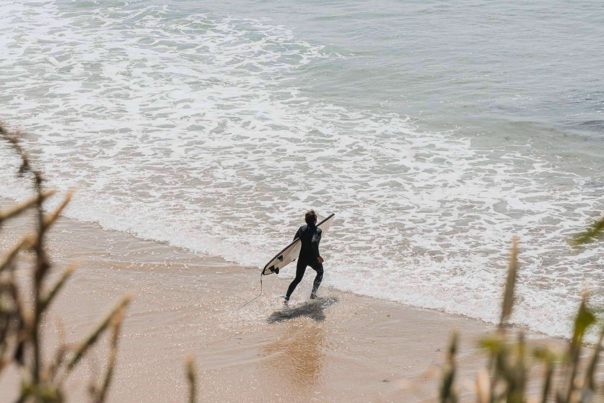 Flysurf Boards recomienda las 5 mejores playas de España para aprender a surfear