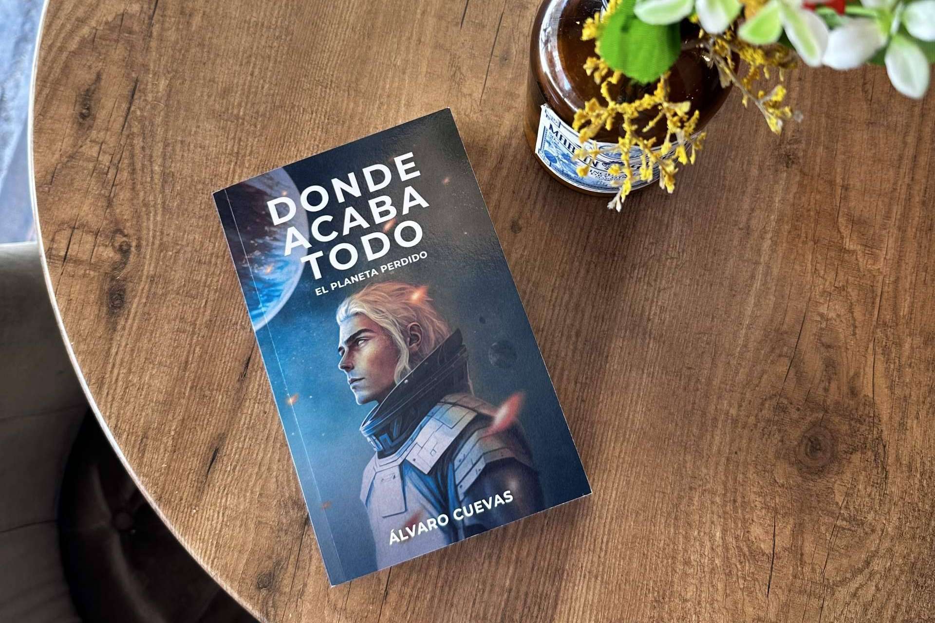 Álvaro Cuevas presenta 'Donde acaba todo. El planeta perdido', una historia de ciencia ficción del futuro de la humanidad