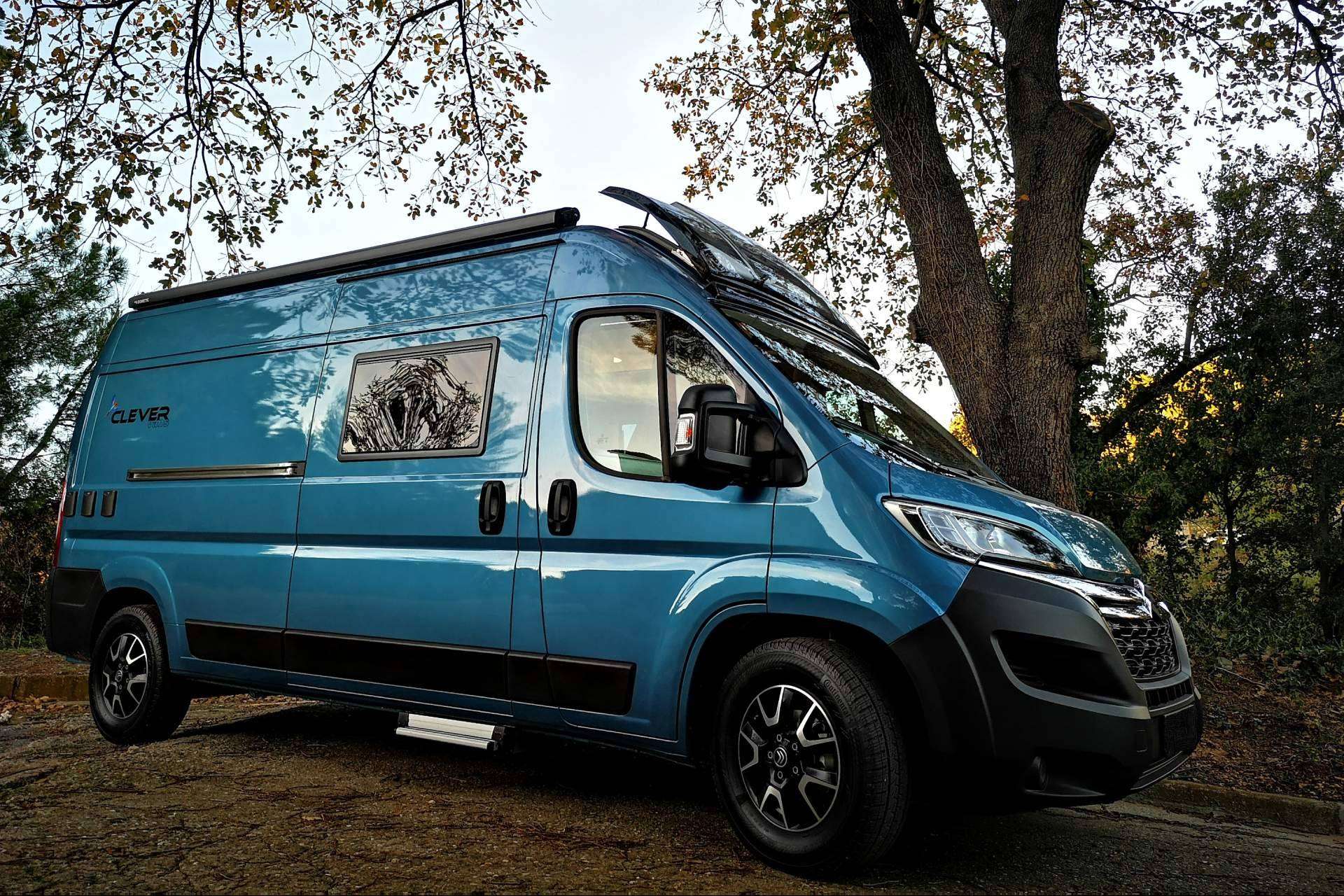 Organizar escapadas en familia y amigos con el alquiler de vehículos de Clever Vans