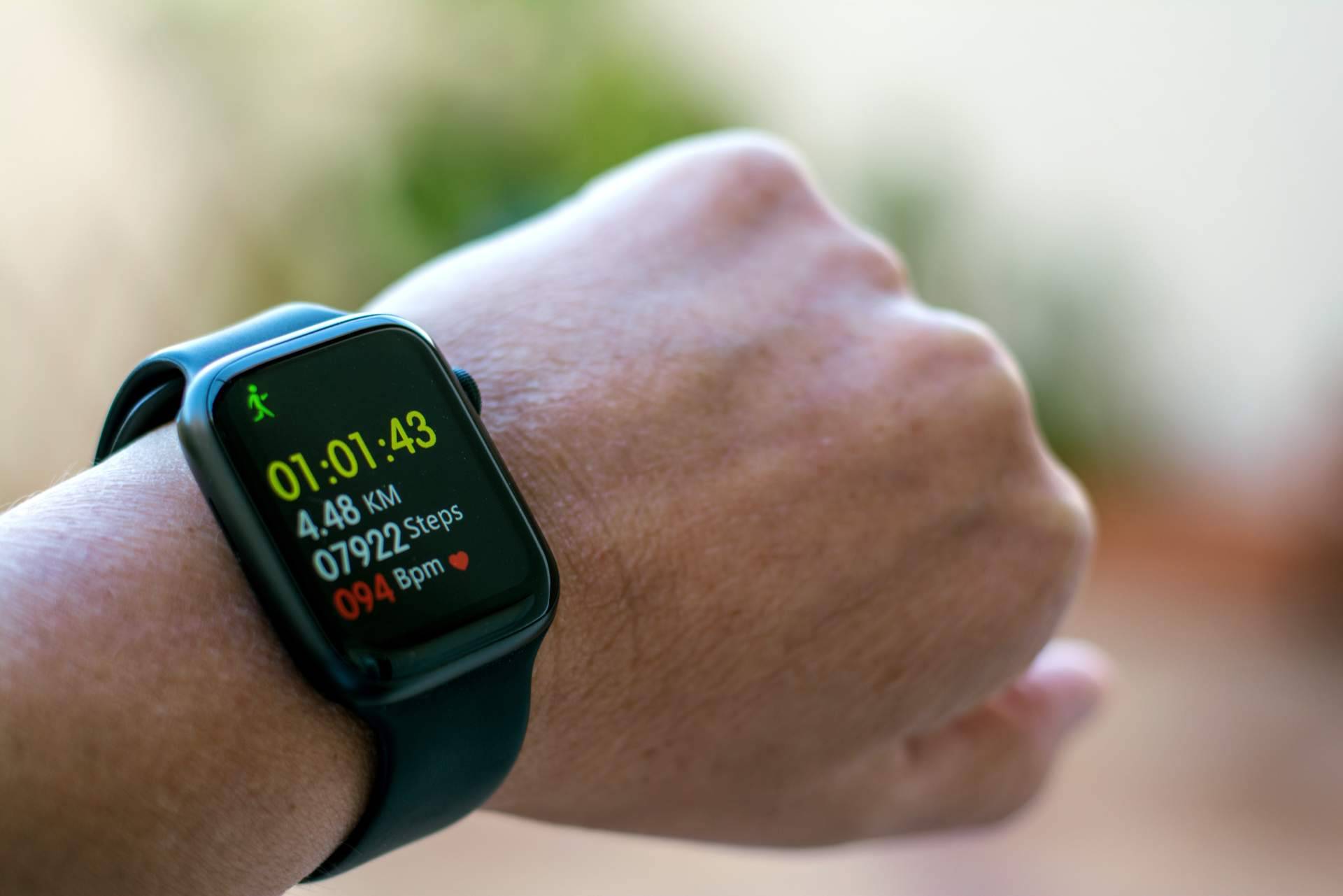 Cualquier marca puede personalizar un smartwatch de la mano de Ainos Publicidad