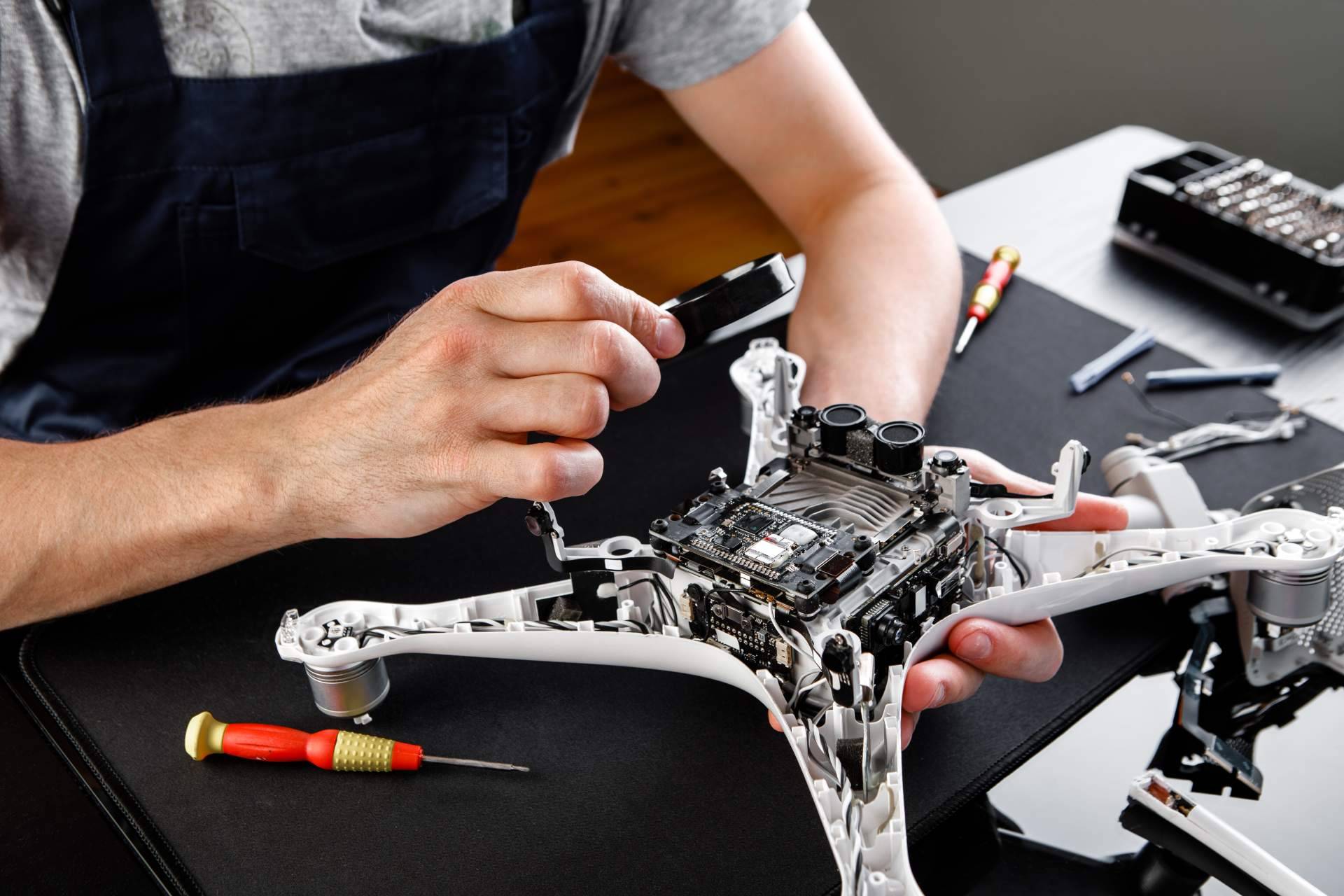 WhatTheQuad y su equipo de profesionales en reparación de drones