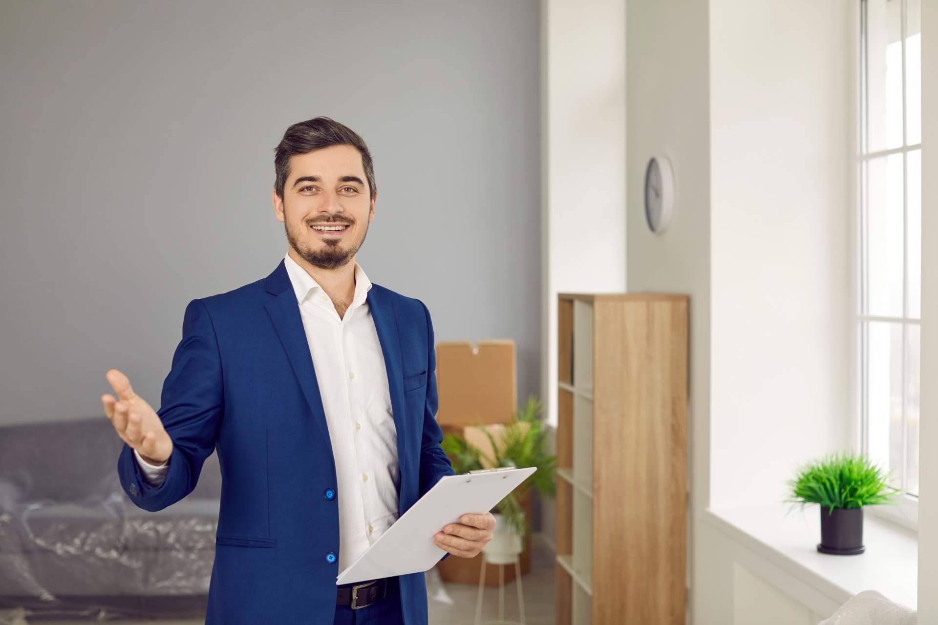 Realtyplus sobre cómo convertirse en agente inmobiliario con poca inversión