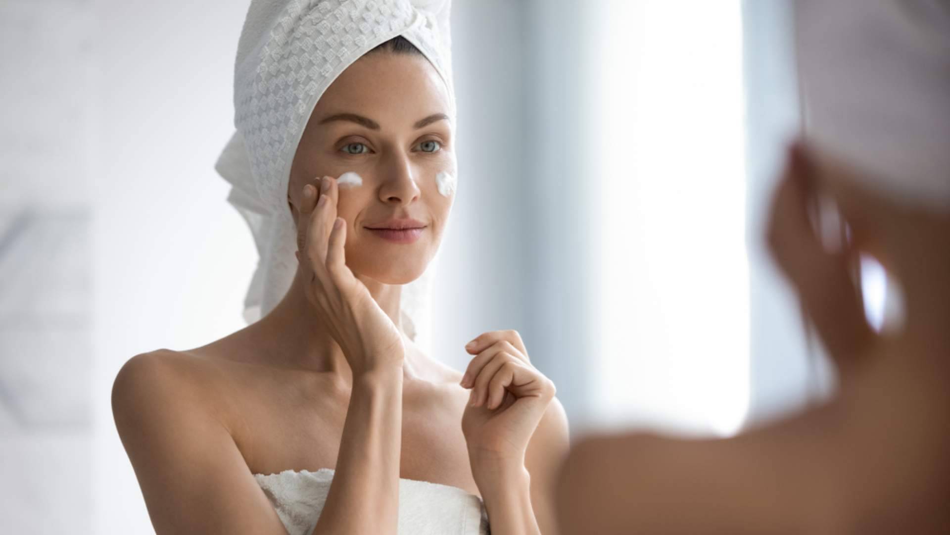 Attakne Pieles Secas es una crema apropiada para pieles con tendencia acneica y altos niveles de sequedad de Doctor Klein