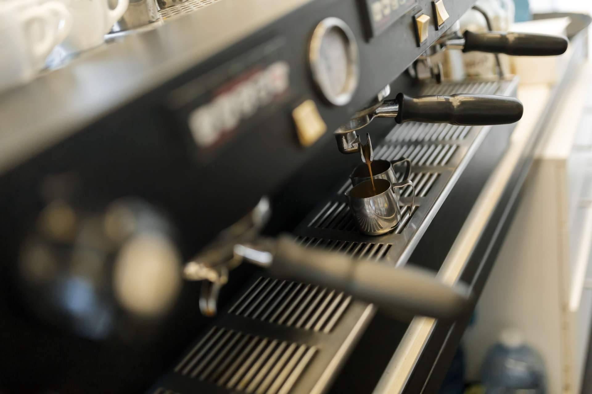 ¿Dónde encontrar distintos modelos de cafeteras industriales? Auxihostelería
