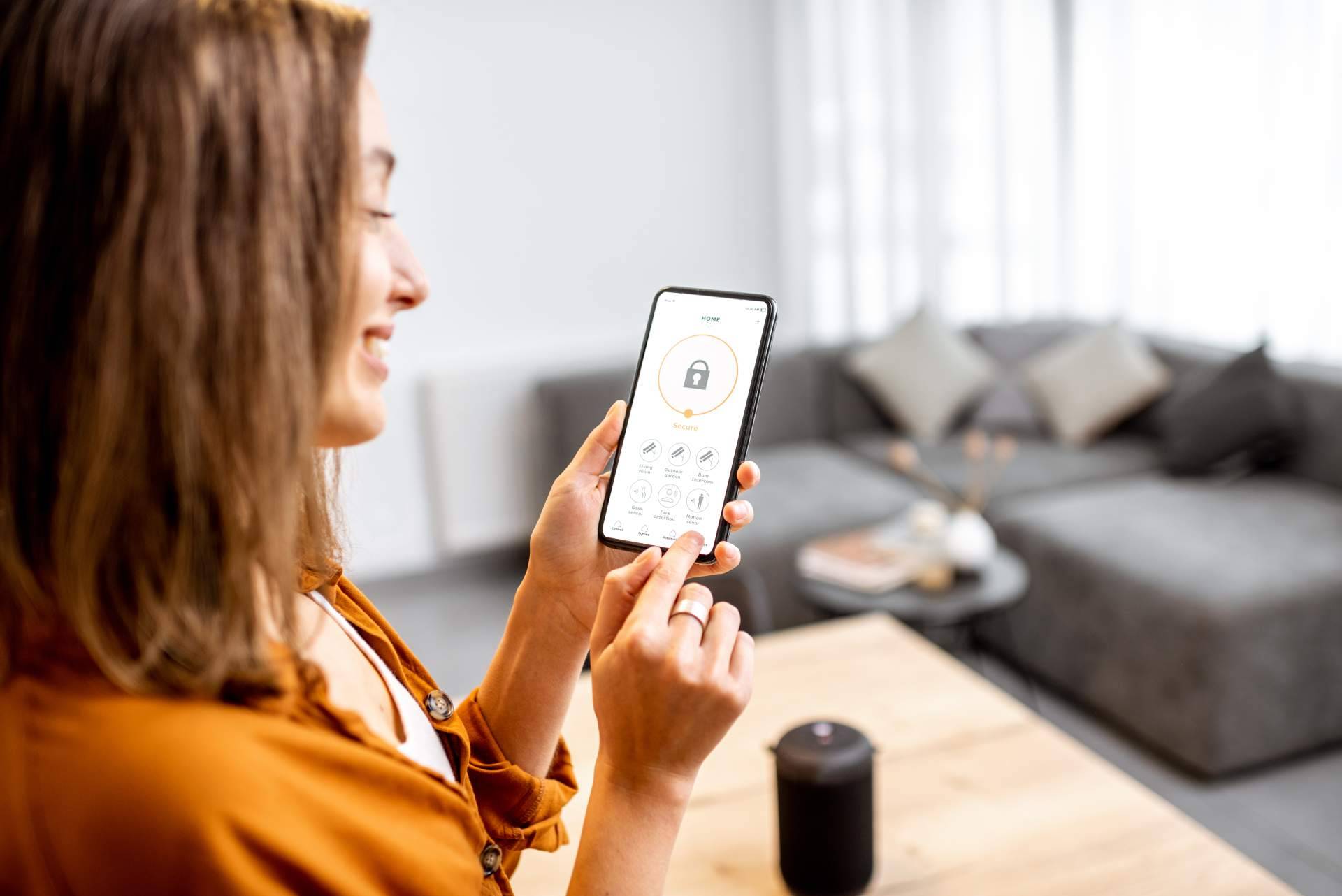 TheKey Host subraya la importancia de contar con una cerradura inteligente para mayor seguridad, en colaboración con Baintex