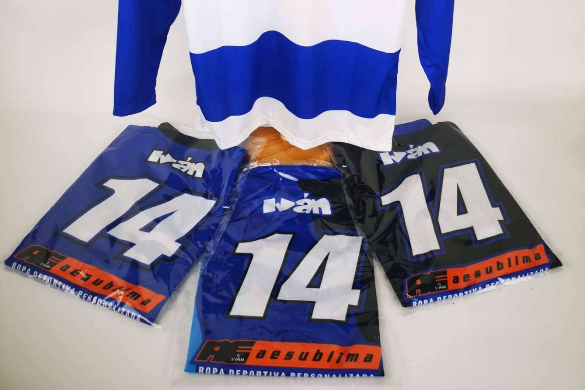 ¿Dónde encontrar camisetas de motocross personalizadas? ADHESIVOSEMBARRADOS