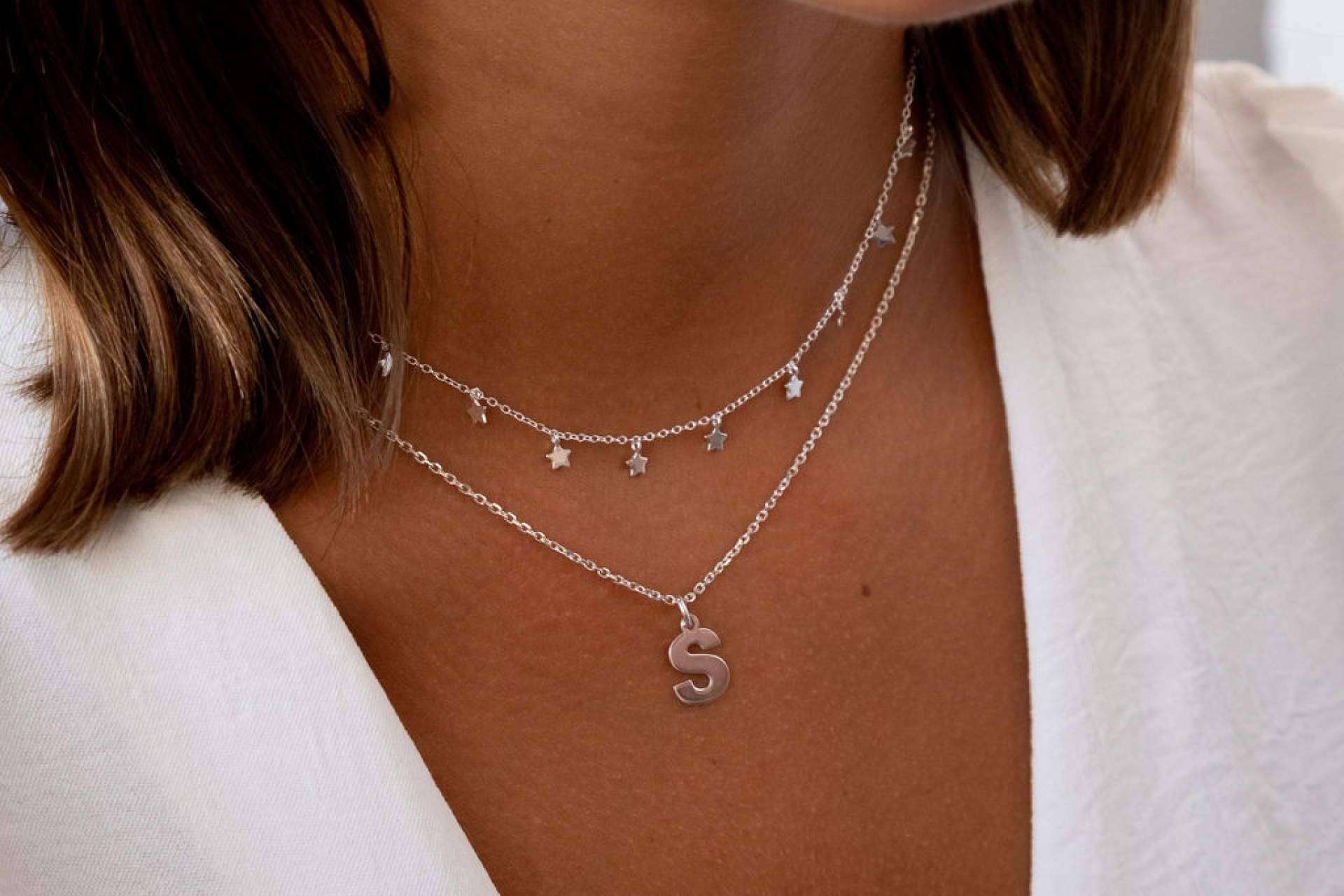 La firma Anitials y su extenso catálogo de collares con iniciales