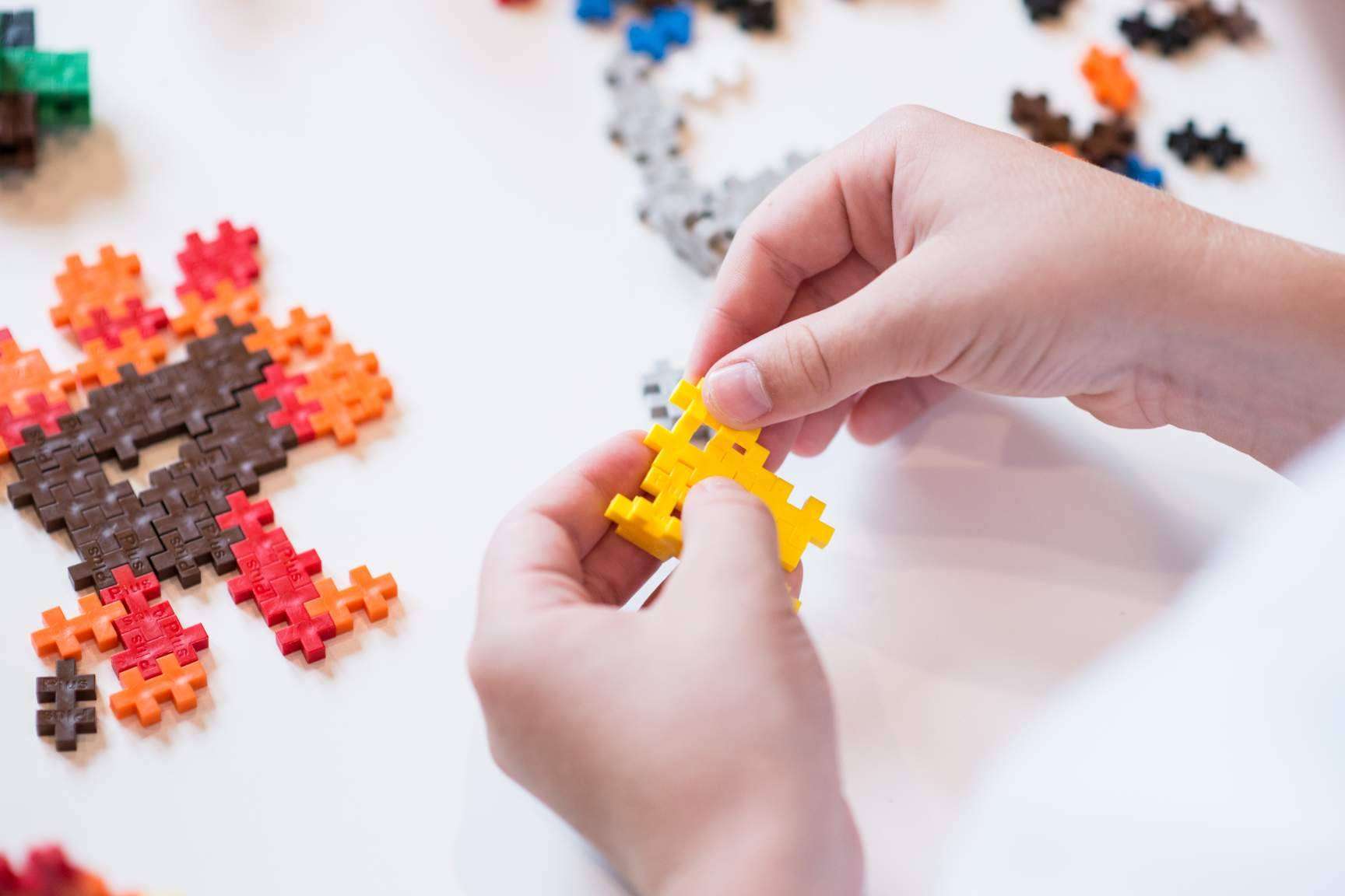 Plus-Plus, el aliado para el entretenimiento para niños este verano